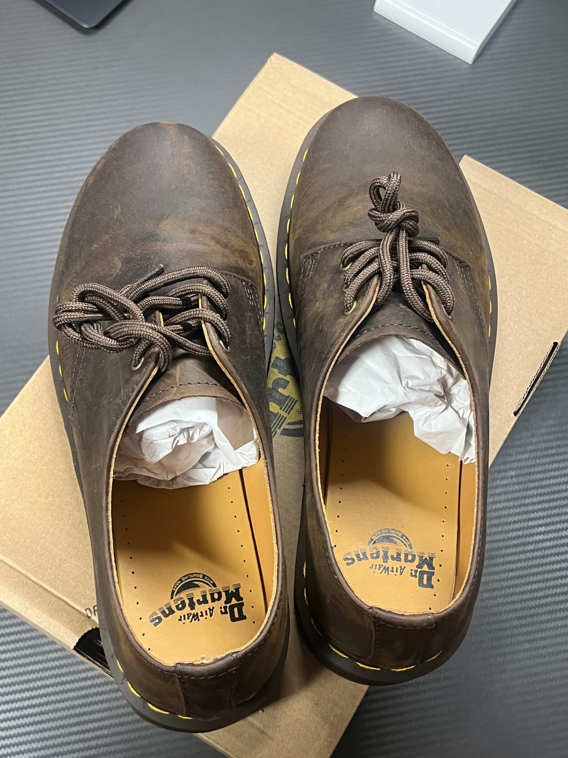 닥터마틴 1461 크레이지홀스 다크브라운 280 (UK9) 상품이미지4