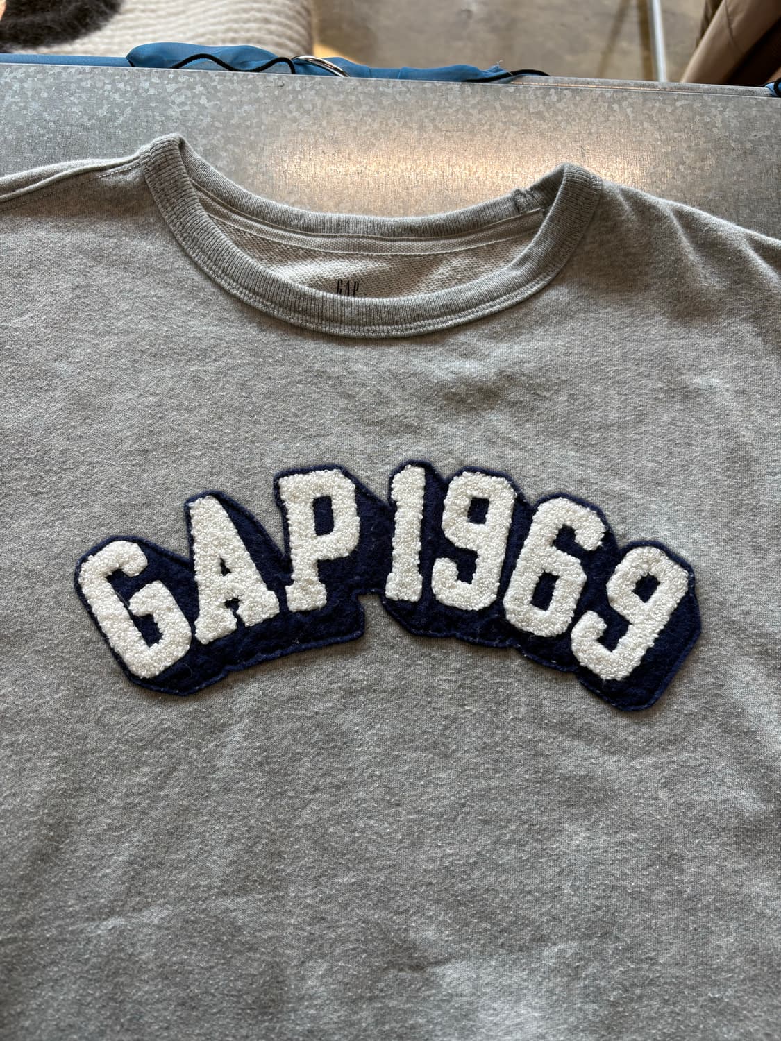 갭 GAP 부클 자수 스웻셔츠 상품이미지2