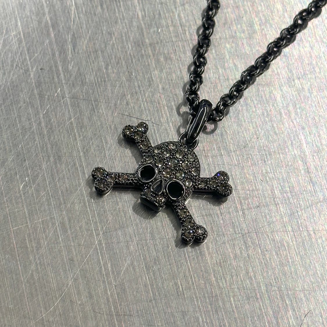 비비안웨스트우드 크리스탈 스컬 펜던트 목걸이 상품이미지3