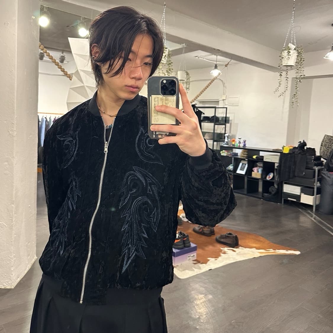 토가 비릴리스 자수 디테일 벨벳 봄버 자켓 상품이미지4