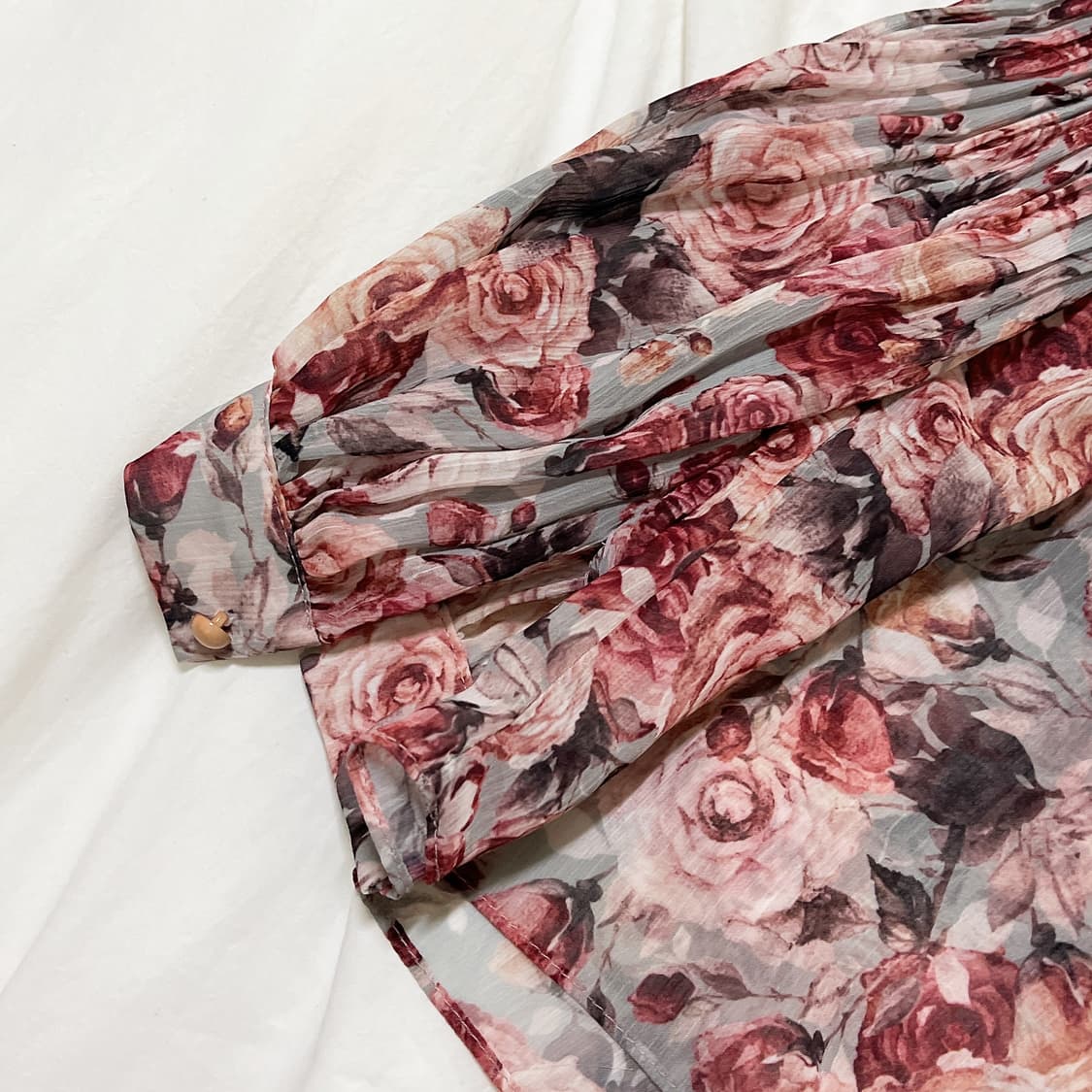 중고 ) 임블리 로즈플리츠 블라우스 상품이미지7