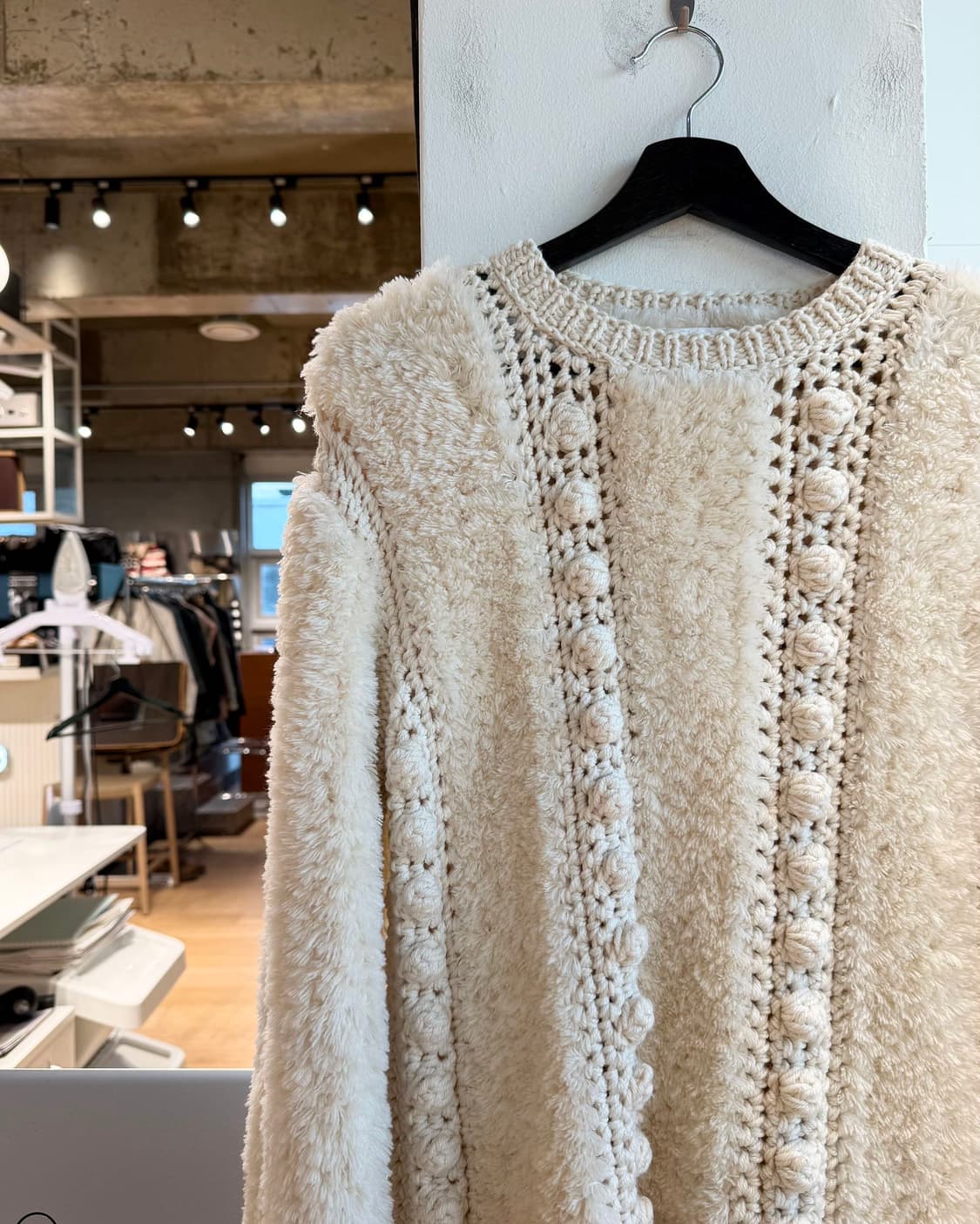 끌로에 아이보리 케이블 레인울 니트  상품이미지4