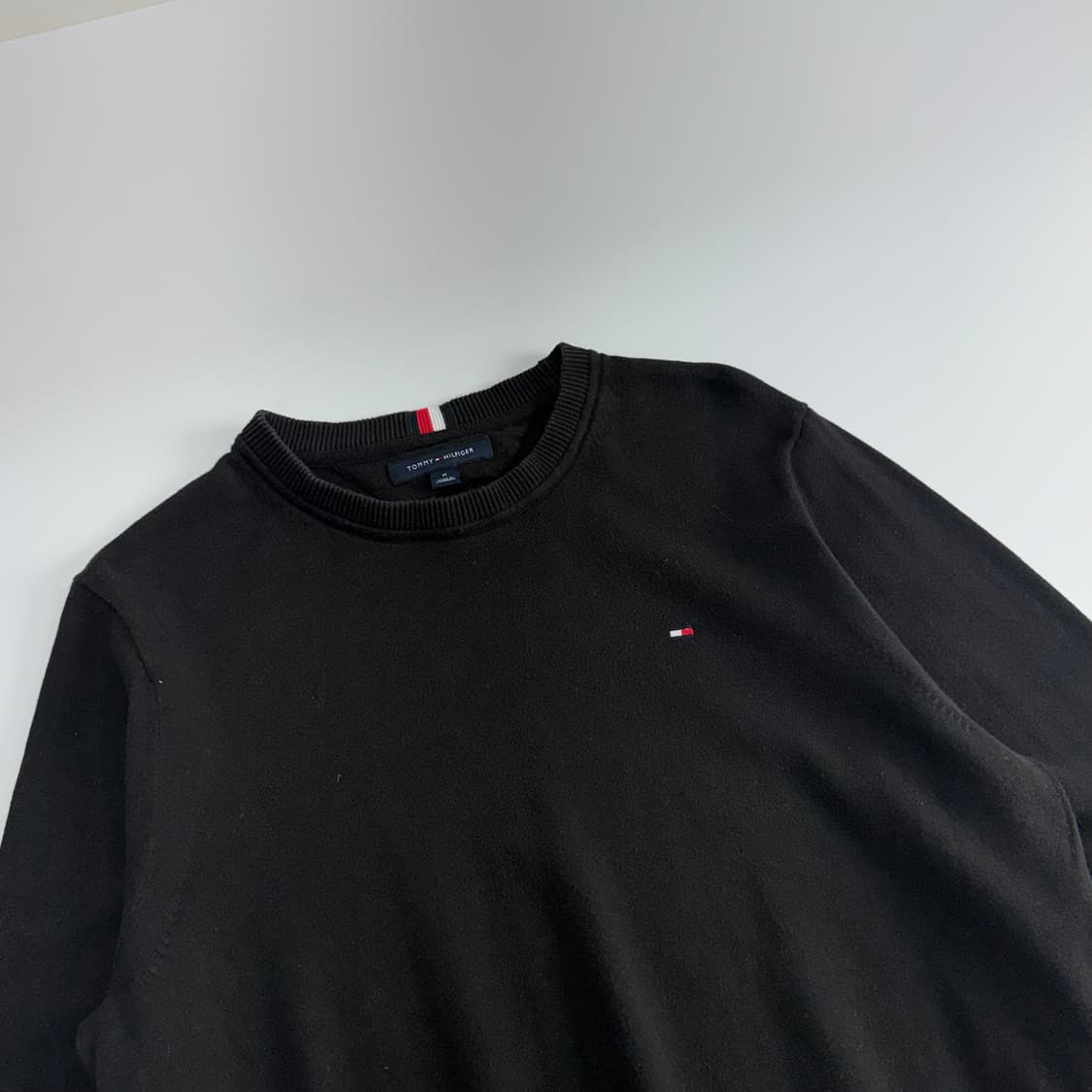Tommy Hilfiger 타미힐피거 스몰로고 블랙 니트 상품이미지4