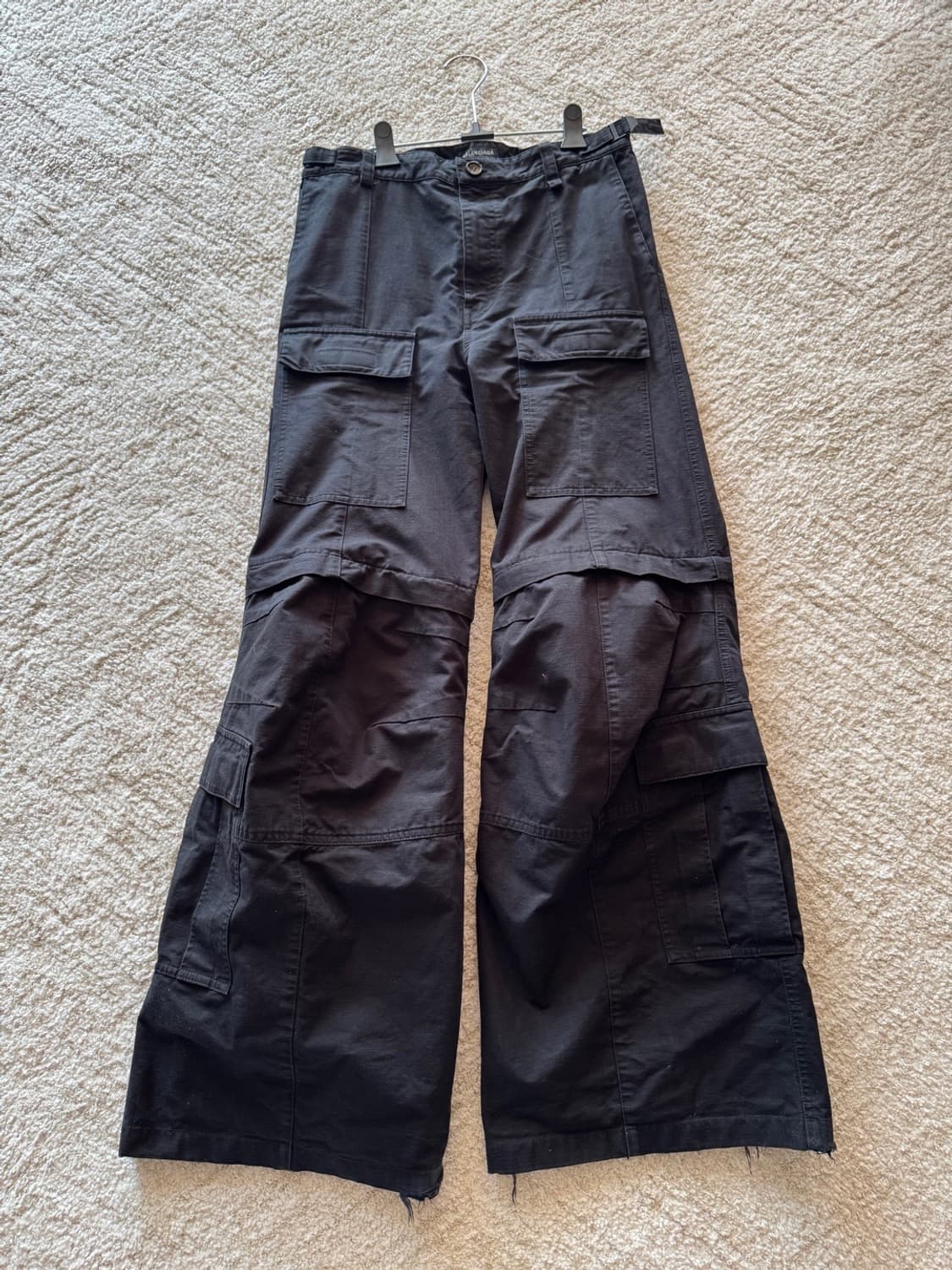 발렌시아가 립스탑 플레어 카고 팬츠 상품이미지1