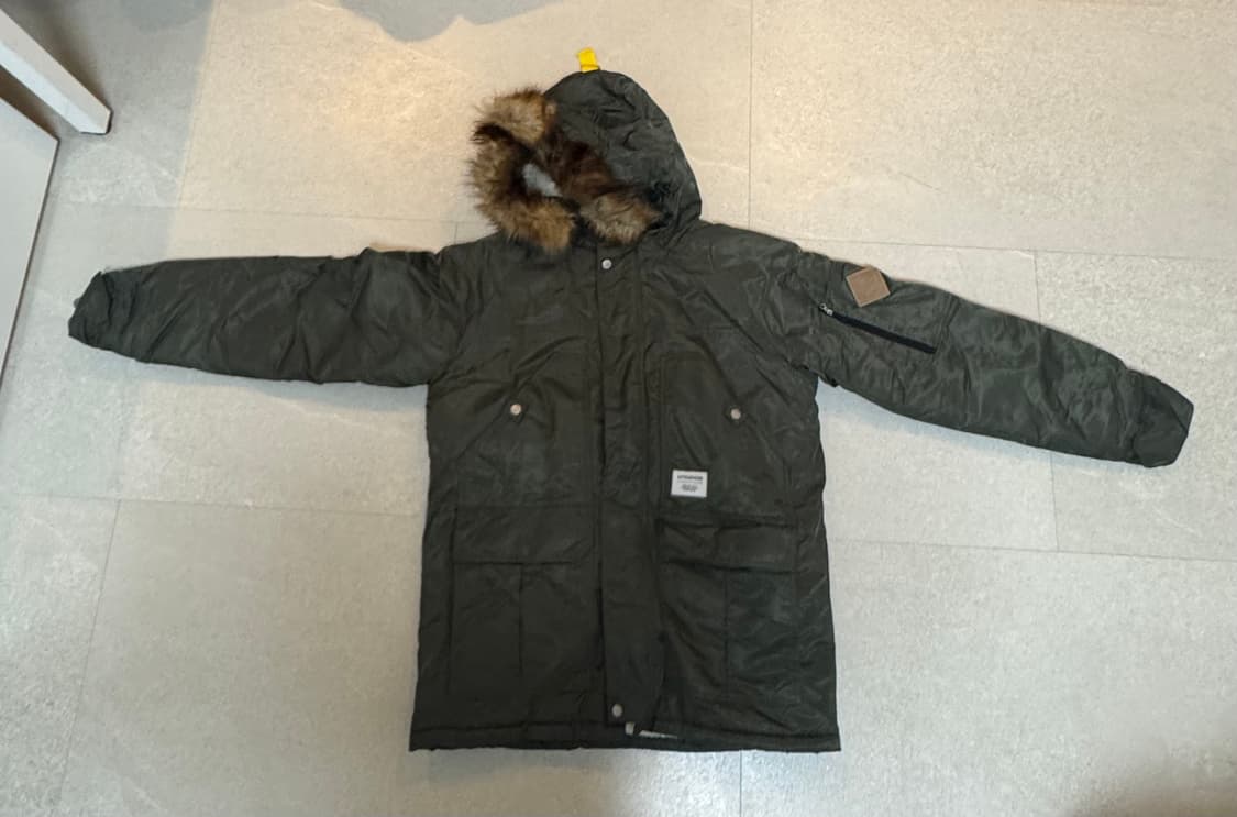 슈프림비잉 영국 명품 패딩 상품이미지1