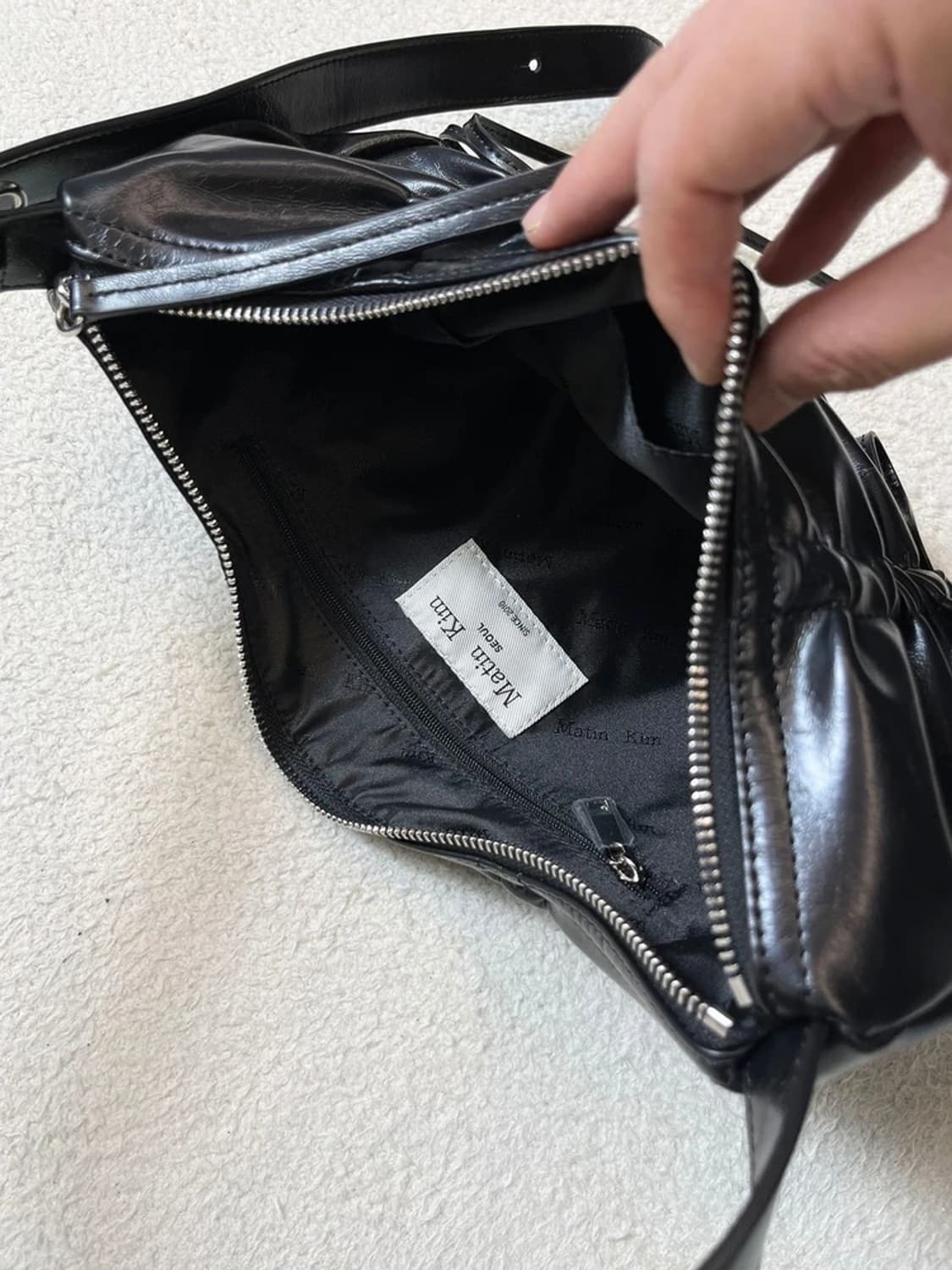 마뗑킴 25FW 하프 셔링 리본 라운드 백 A1764 상품이미지7