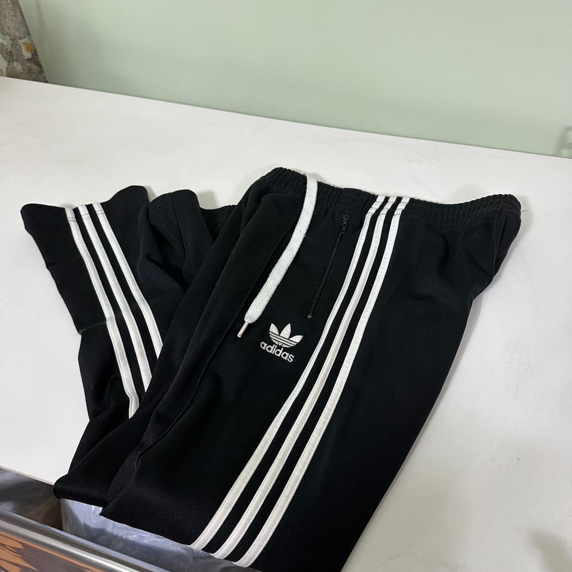 M 95 아디다스오리지날 슬림핏 3스트라이프 유로파팬츠 상품이미지2