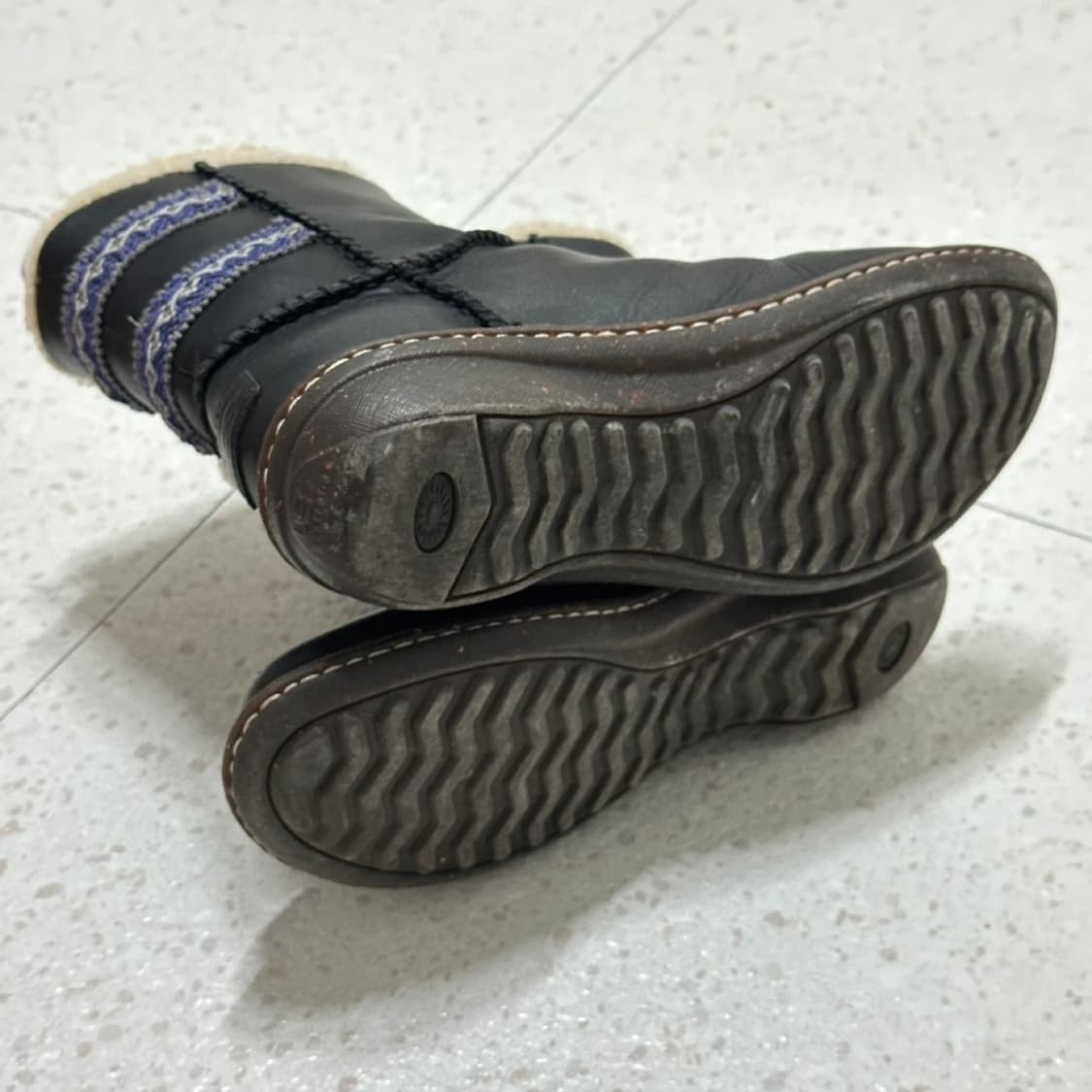 어그 UGG 240 가죽부츠 블랙 상품이미지5