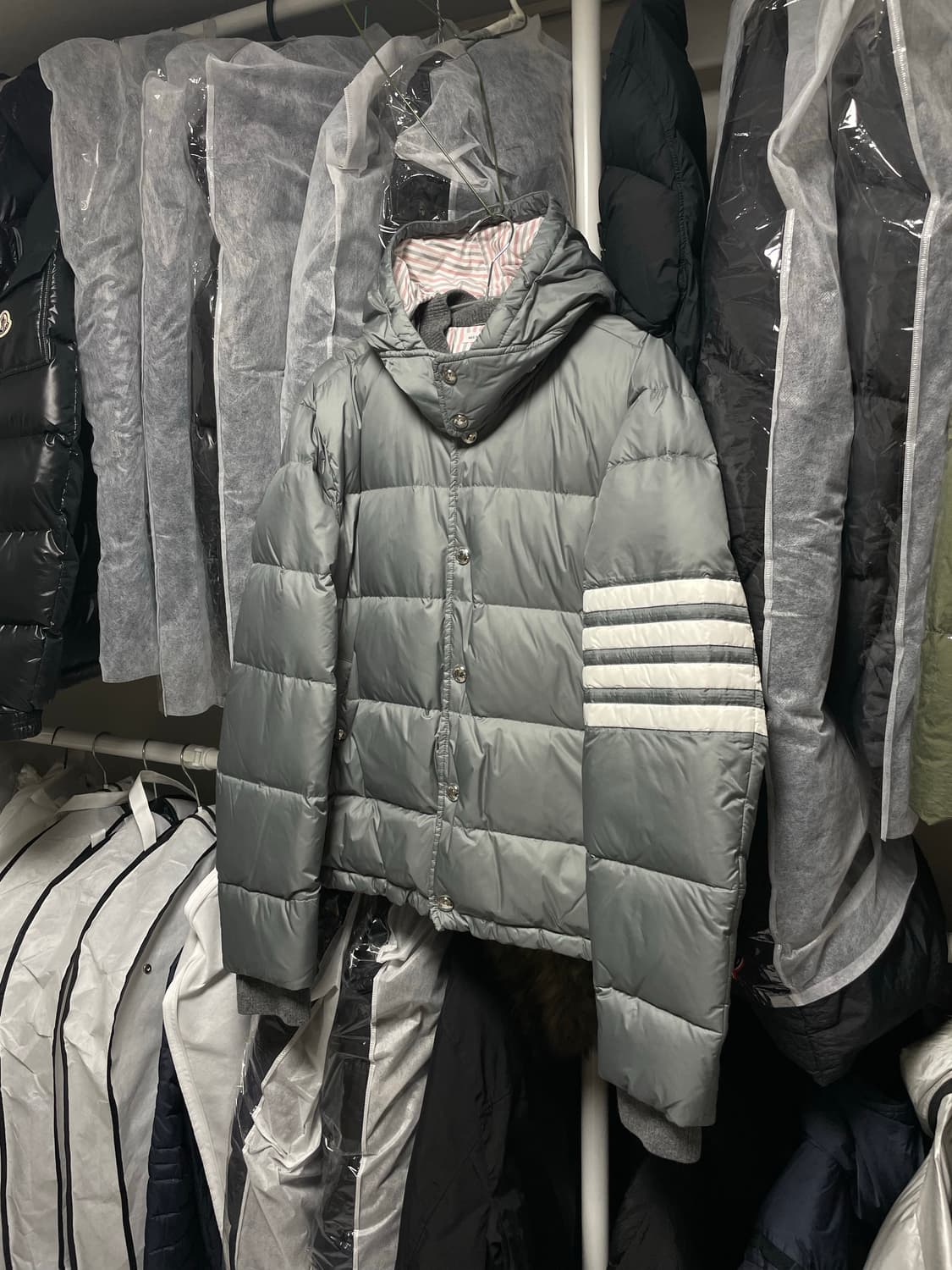 [3사이즈] 톰브라운 매트 나일론 사선 다운 봄버 패딩 자켓 상품이미지2