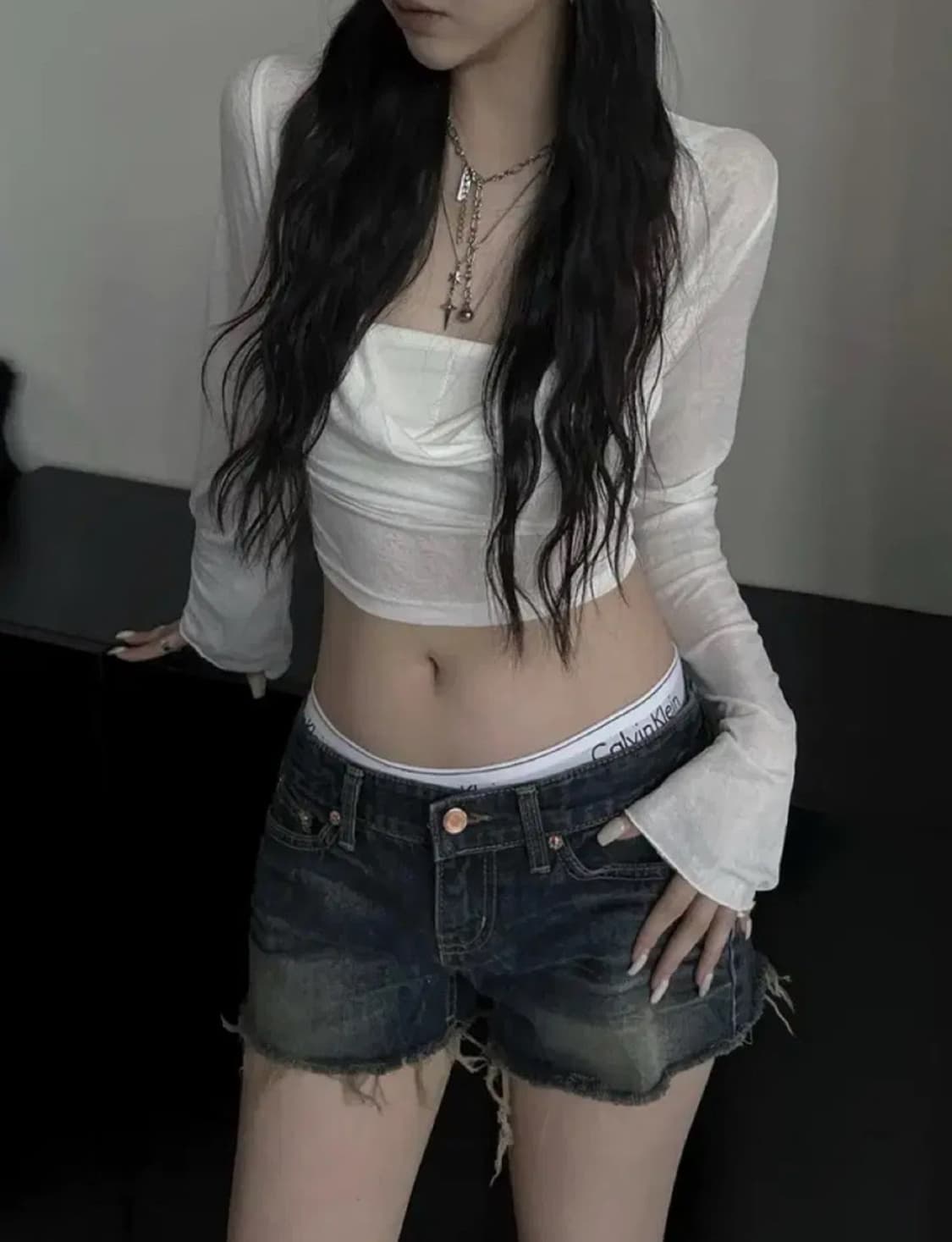 긴팔 후드 크롭티 상품이미지1