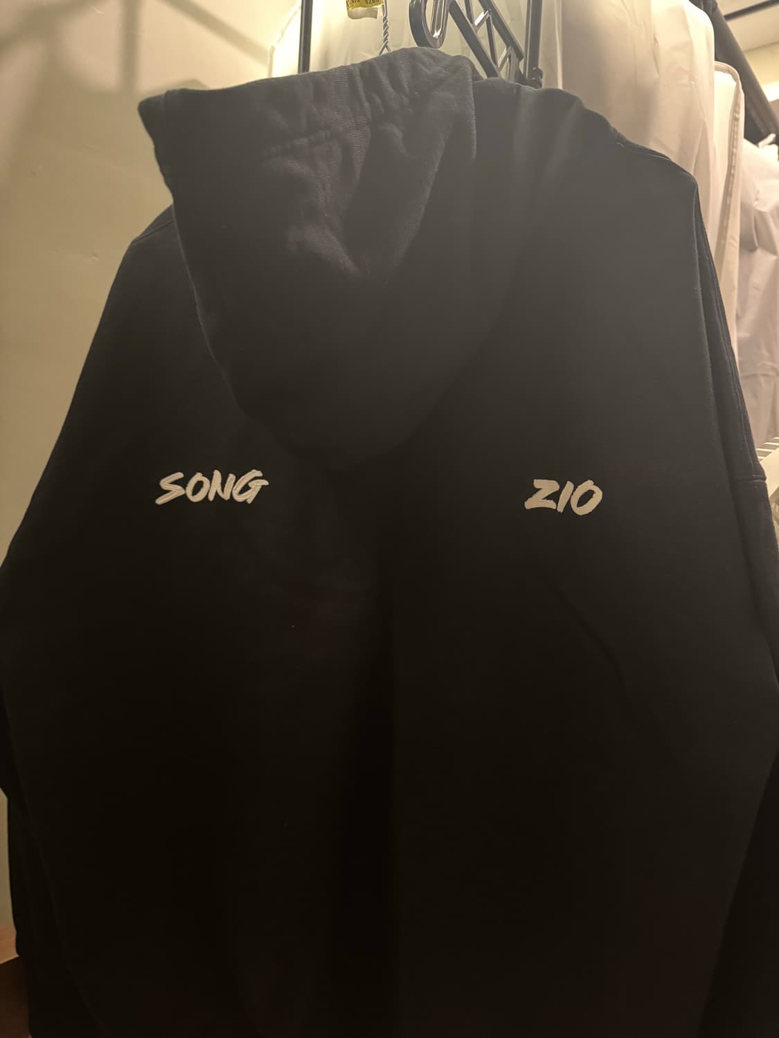 송지오 후드 블랙 팝니다. 50사이즈 상품이미지4