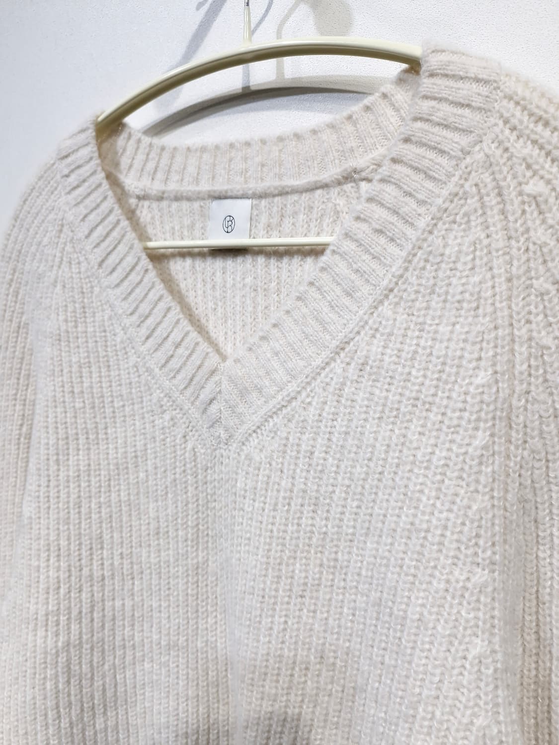 UMER 유메르 울 알파카 브이넥 니트 상품이미지3