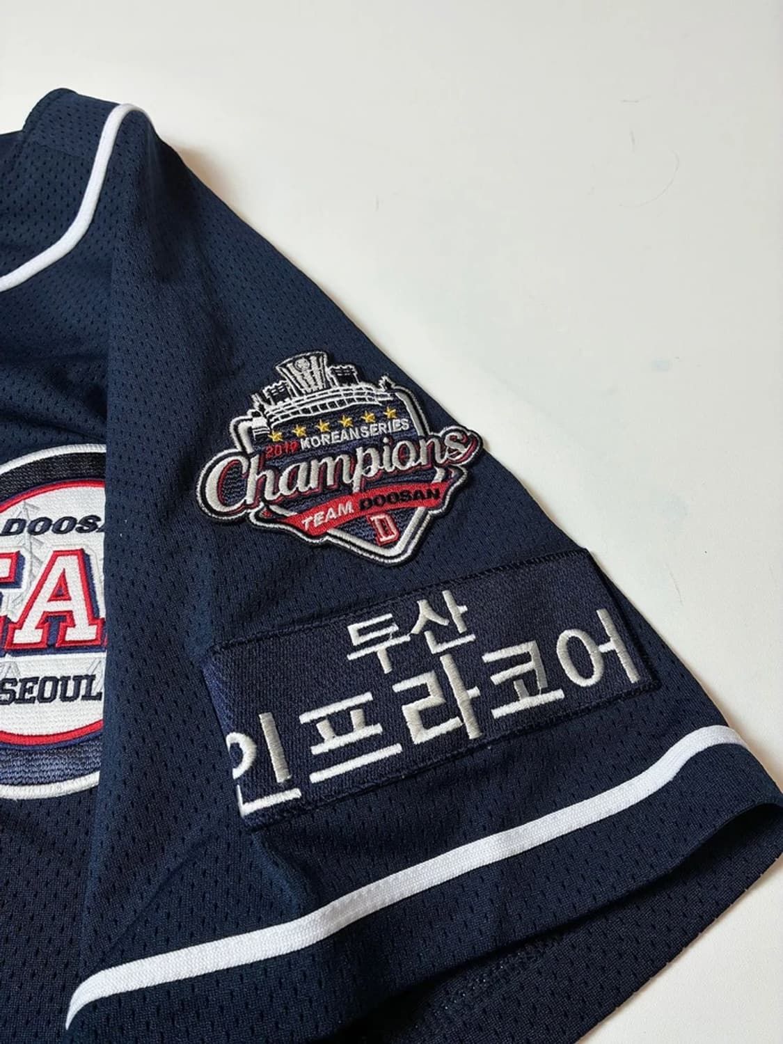 휠라 x 두산베어스 에센틱 최해명 원정 반팔 유니폼 PN8696 상품이미지7