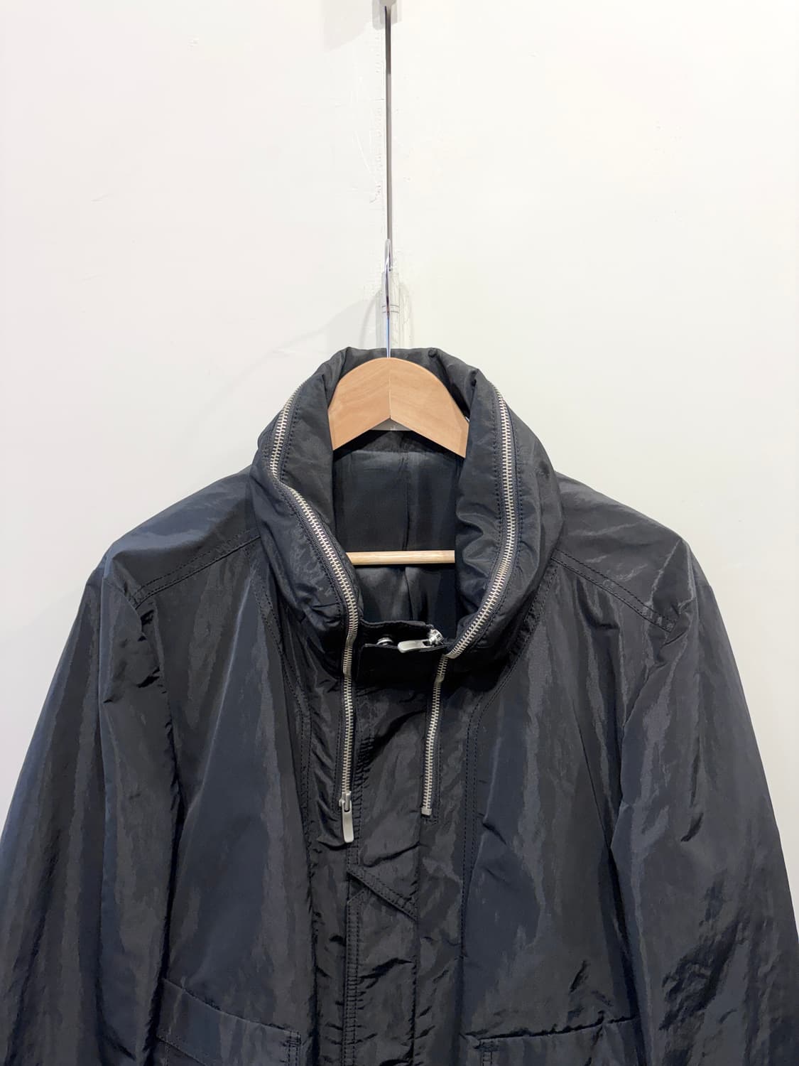 우영미 하이넥 집업 나일론 자켓 상품이미지2