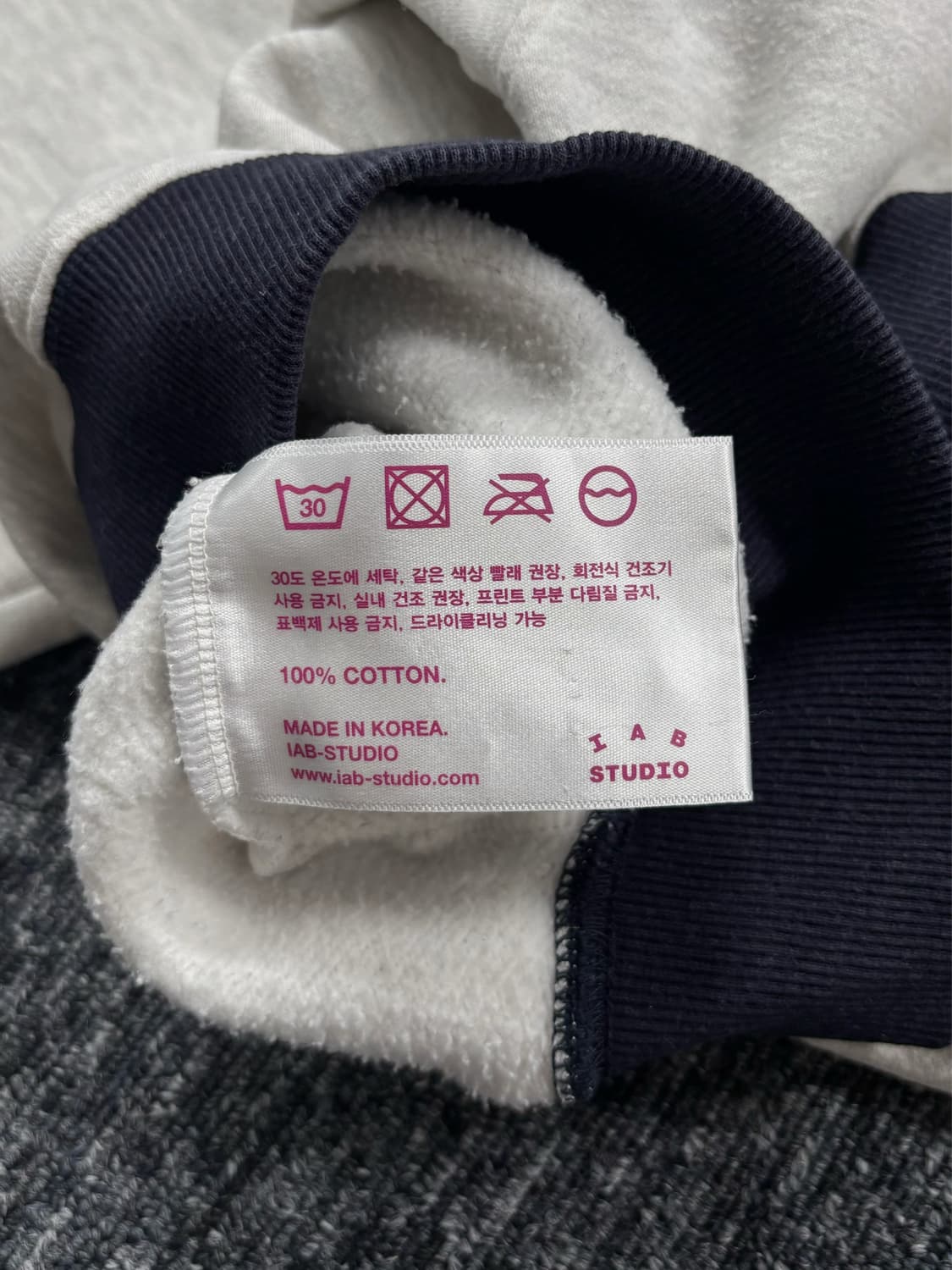 아이앱스튜디오 빅로고 그레이 맨투맨 상품이미지10