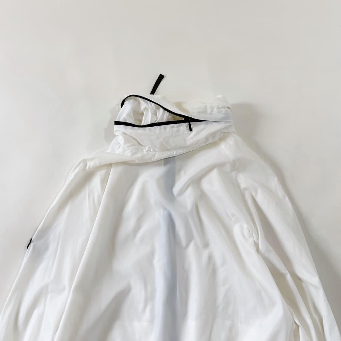 Moncler White Sleeve  Hooded Shell Jacke 상품이미지4