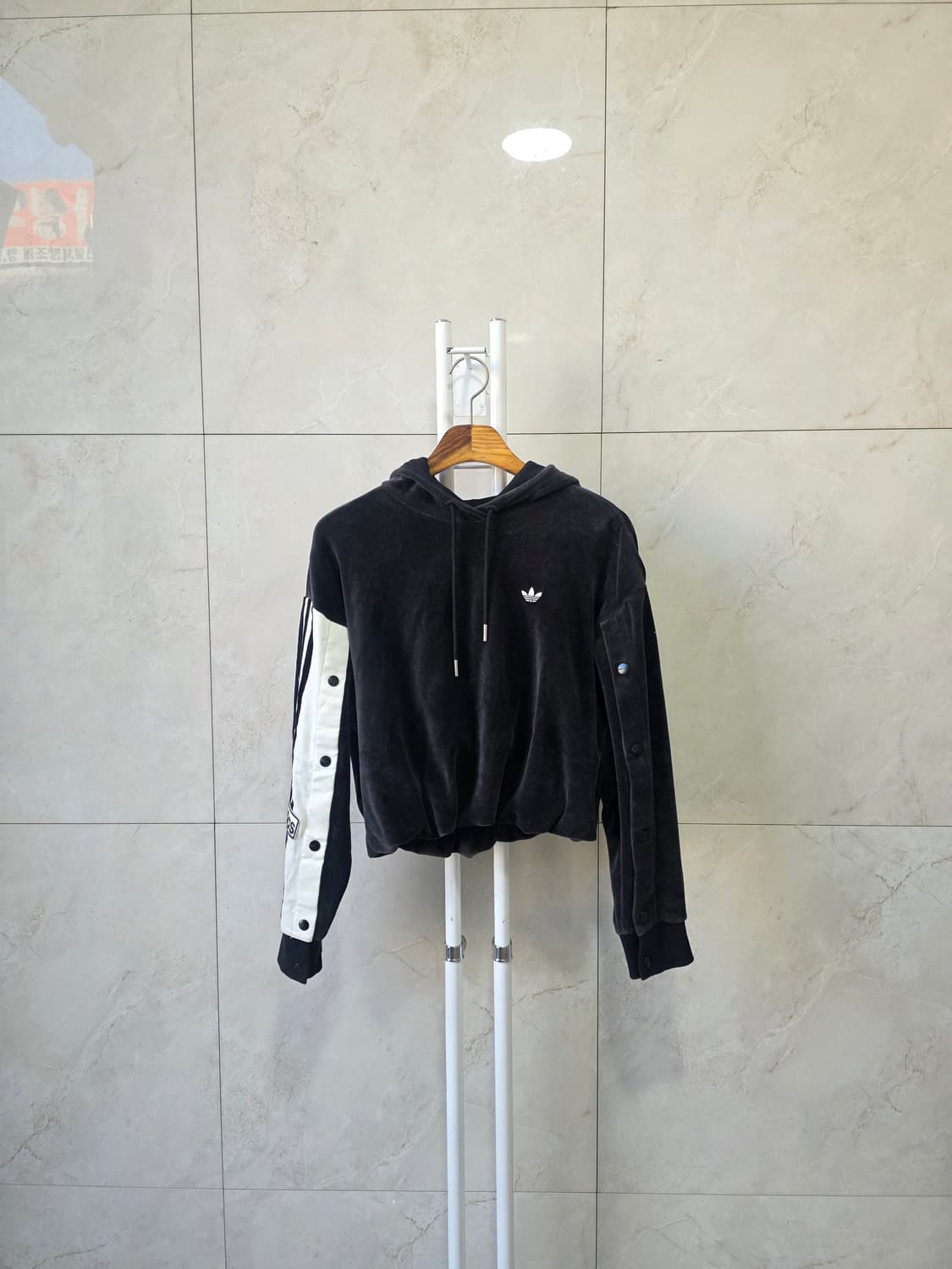 아디다스 크롭 벨로아후드 상품이미지1