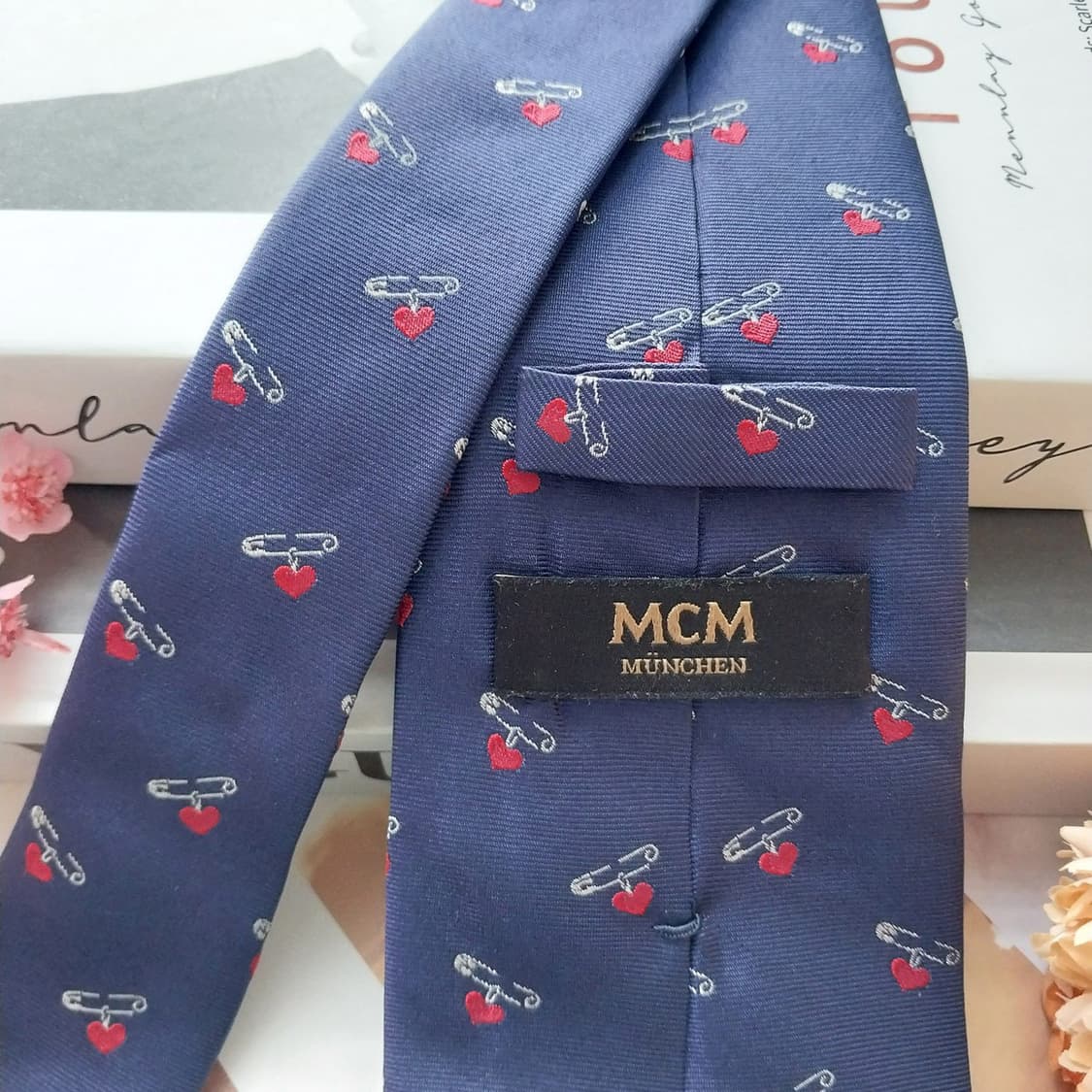 MCM 실크 네이비 핀&하트 모티브 넥타이 8.9cm A+등급 K1486 상품이미지6