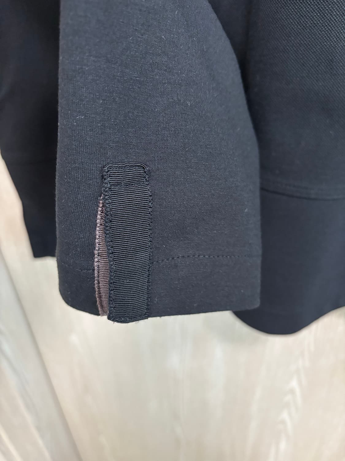 시스템옴므 세미오버핏 백가죽로고 긴팔카라니트95~100/블랙 상품이미지5