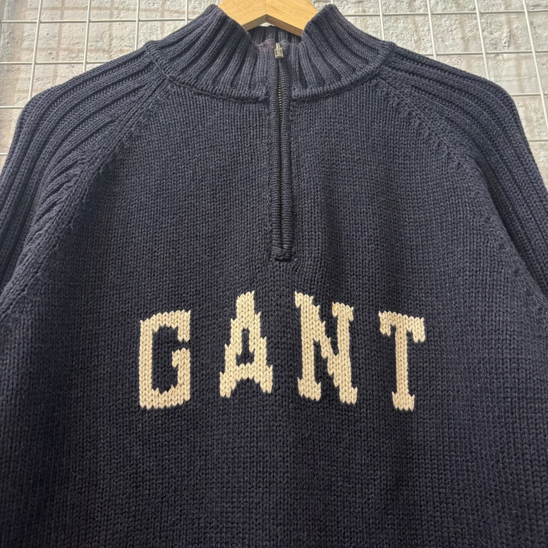 GANT 간트 빈티지 스펠아웃 네이비 반집업 니트티 L 상품이미지5