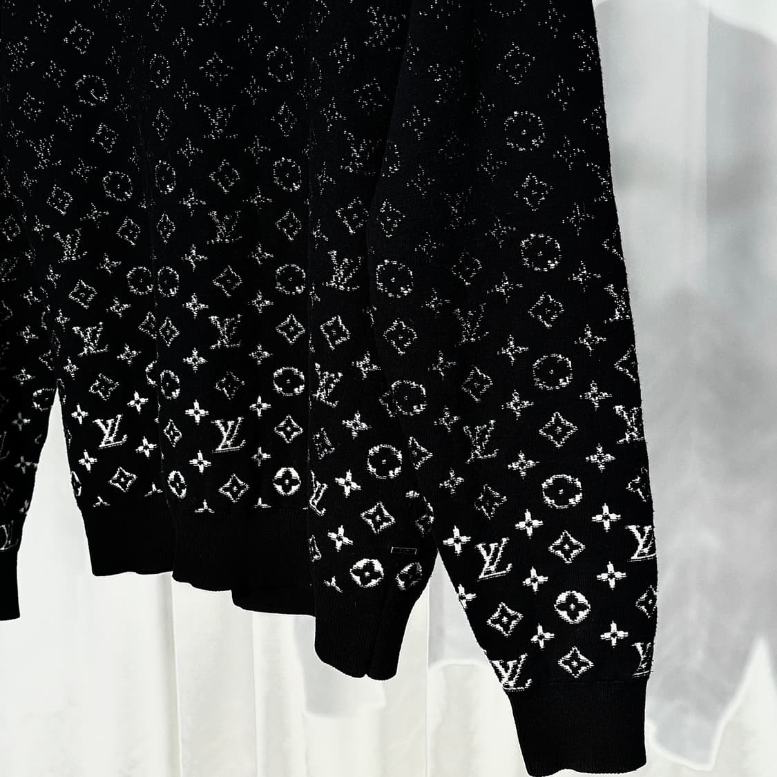 (M) 루이비통 모노그램 그라데이션 니트 블랙 상품이미지3