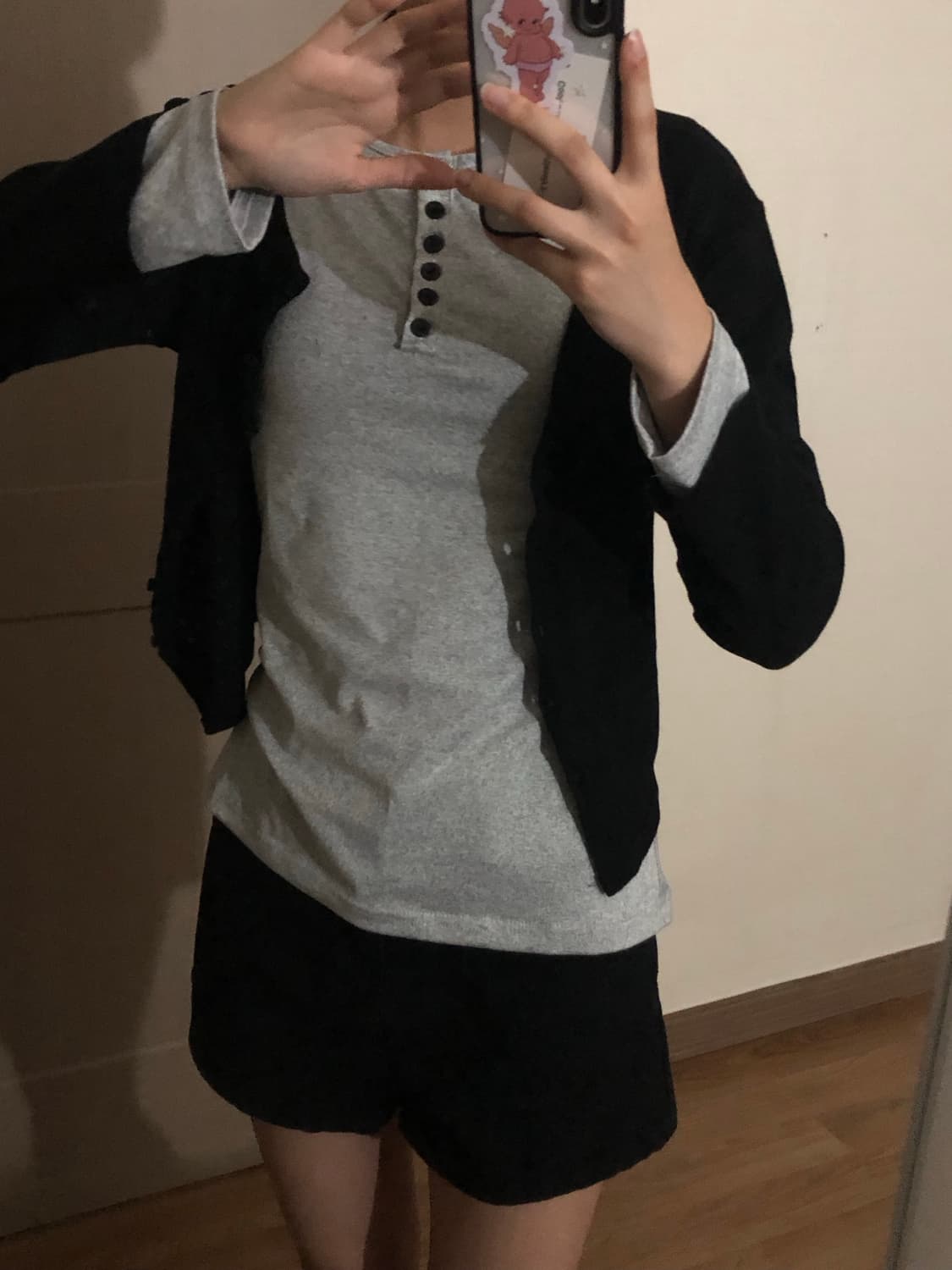 애니원모어 펀칭 가디건 블랙 상품이미지3