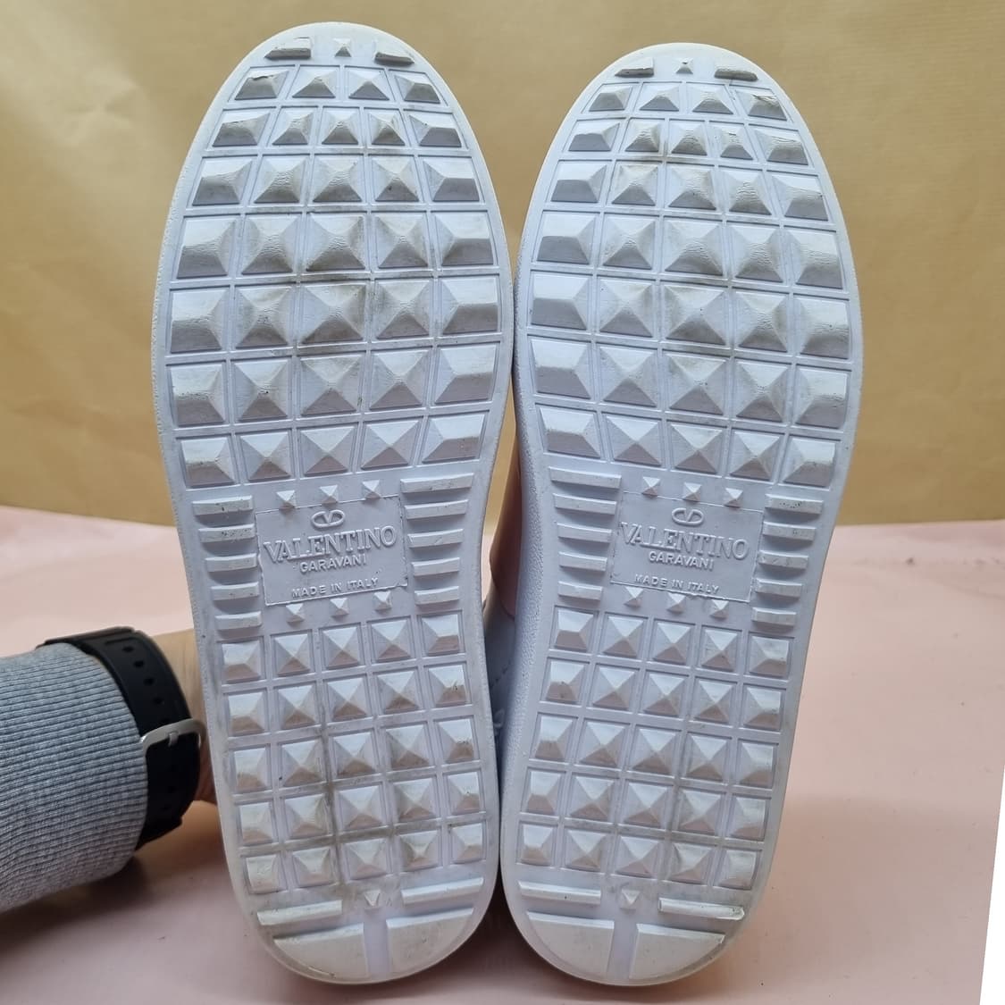 발렌티노 가라바니 여성 스니커즈 220 상품이미지3