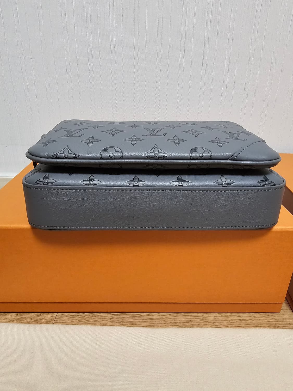 루이비통 올레더 트리오 메신저 크로스백 신형 그레이 25년8월 상품이미지8