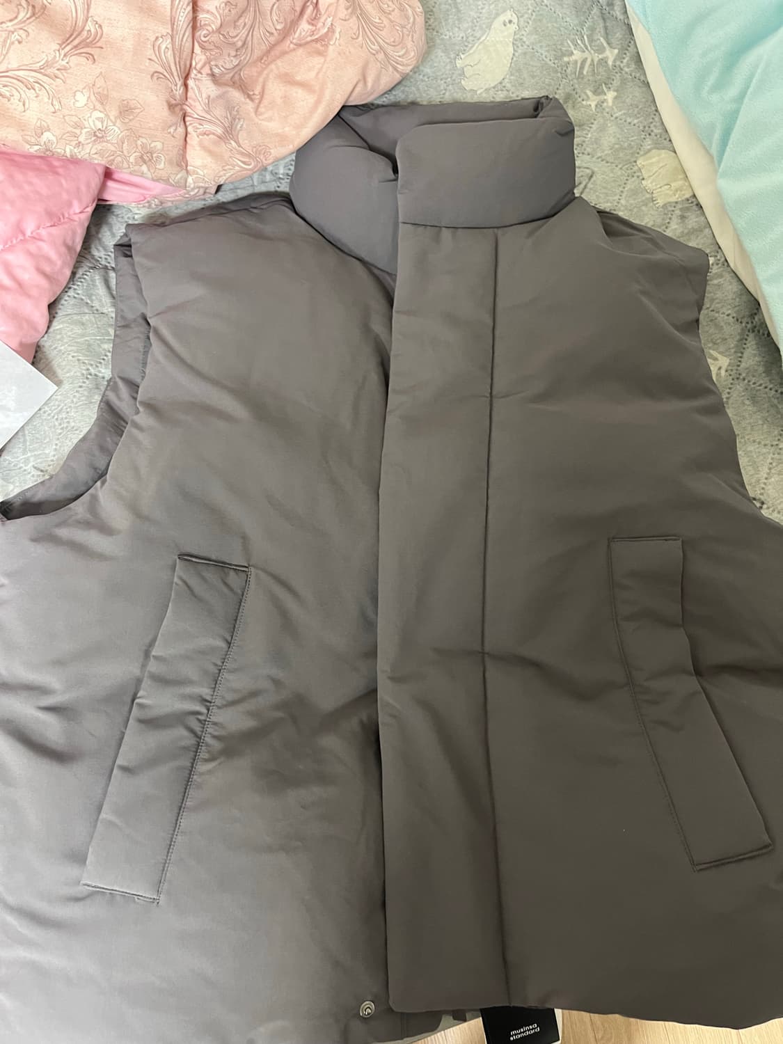 무신사스탠다드 미니멀 다운 패딩 베스트 그레이 L 상품이미지2