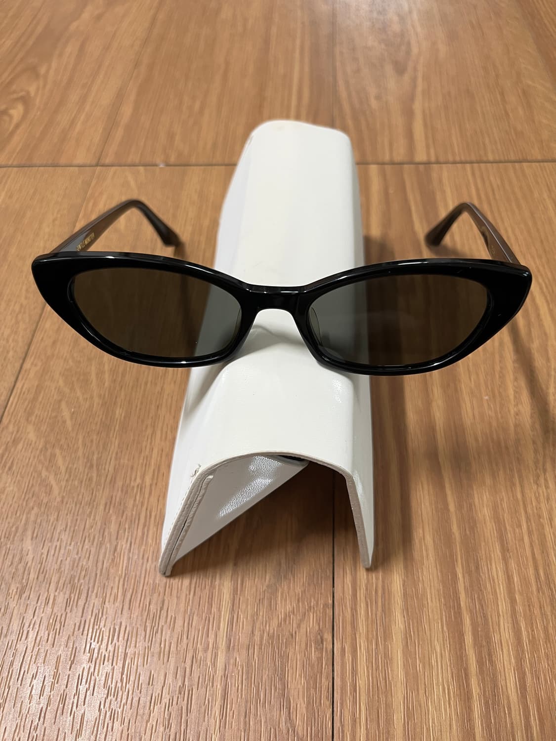 젠틀몬스터 PESH 선글라스 판매합니다 상품이미지2