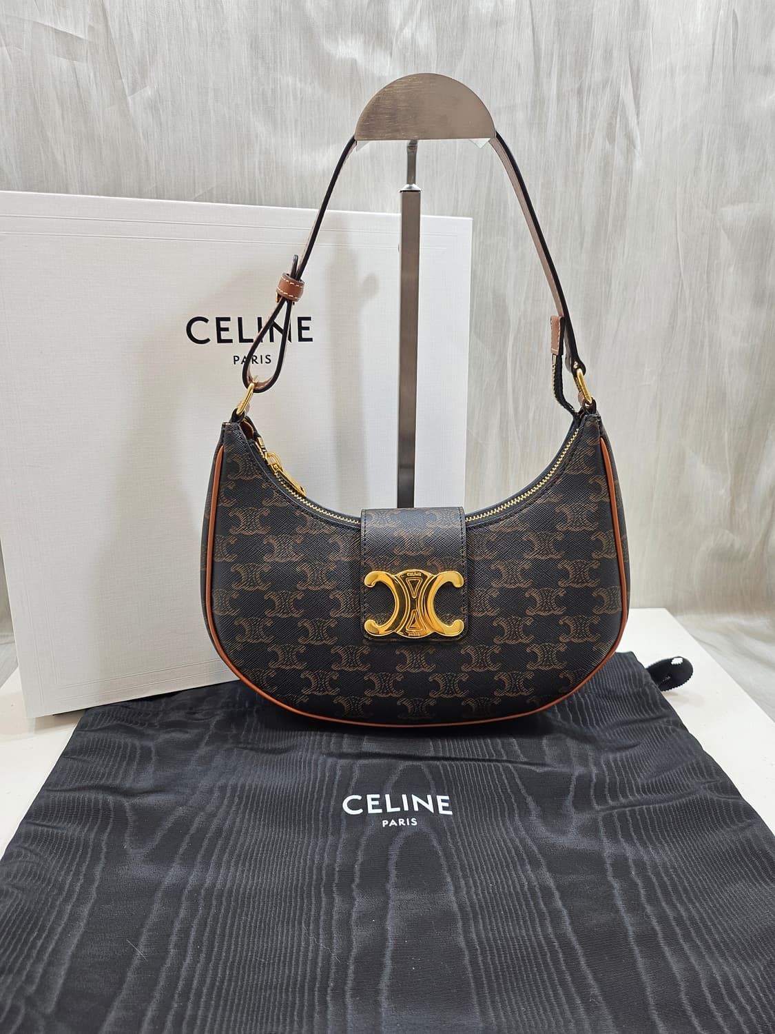 [정품]셀린느 미디엄 트리옹프 아바백 상품이미지1