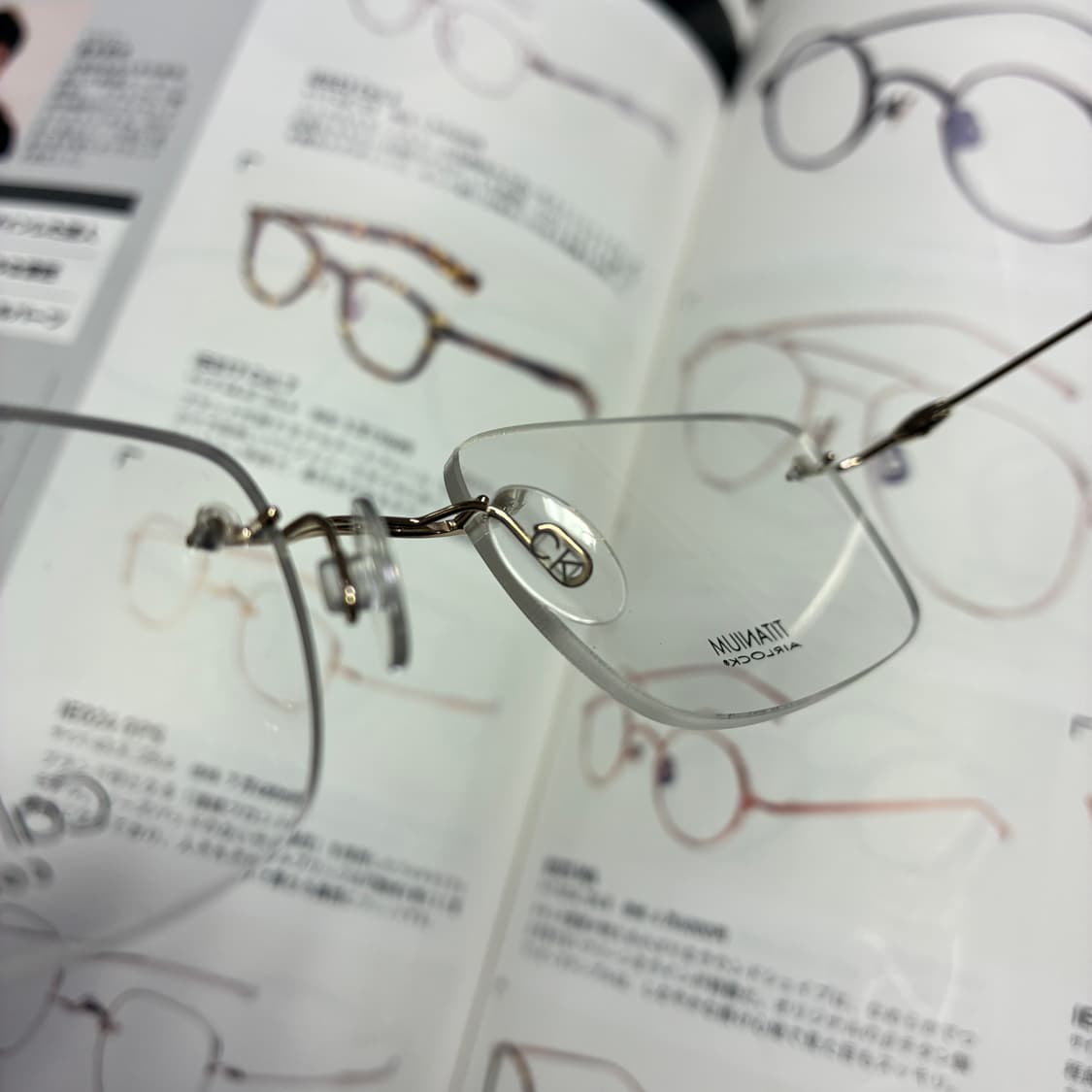 Calvin Klein 캘빈클라인 골드 무테 안경 상품이미지6