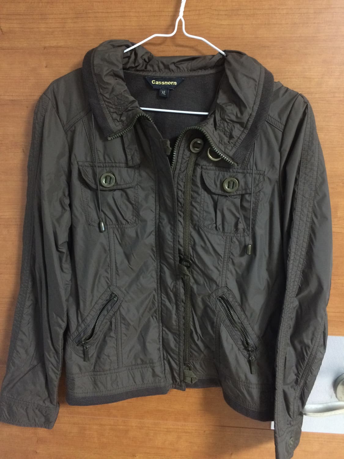 카키 빈티지 디테일 바람막이 상품이미지1