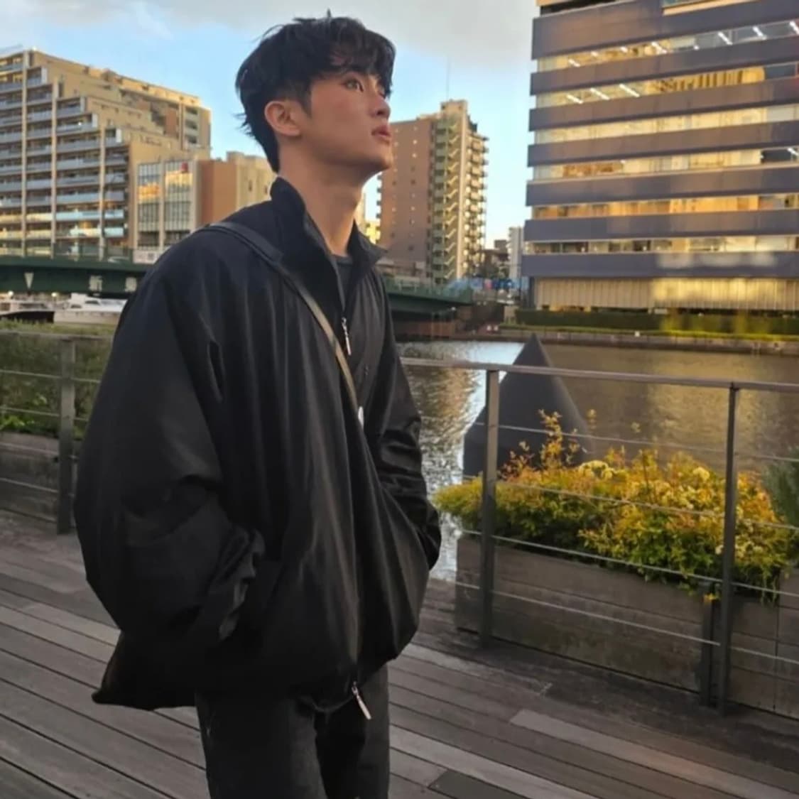 [3] 발렌시아가 스포티 비 오버사이즈 트랙자켓 블랙 상품이미지10