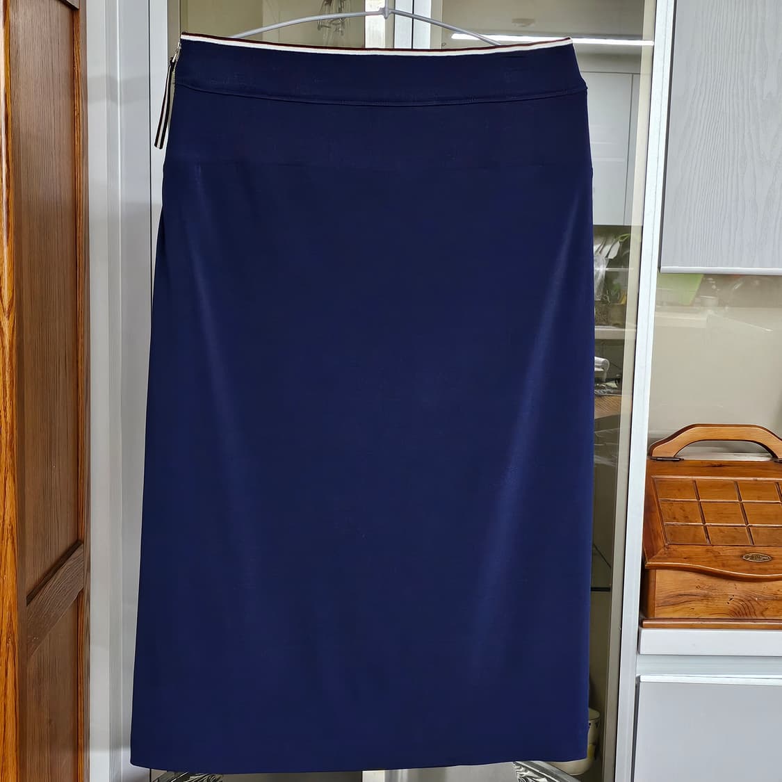 정품)르베이지(LEBEIGE) 네이비 여성 밴딩 미디 스커트 상품이미지2