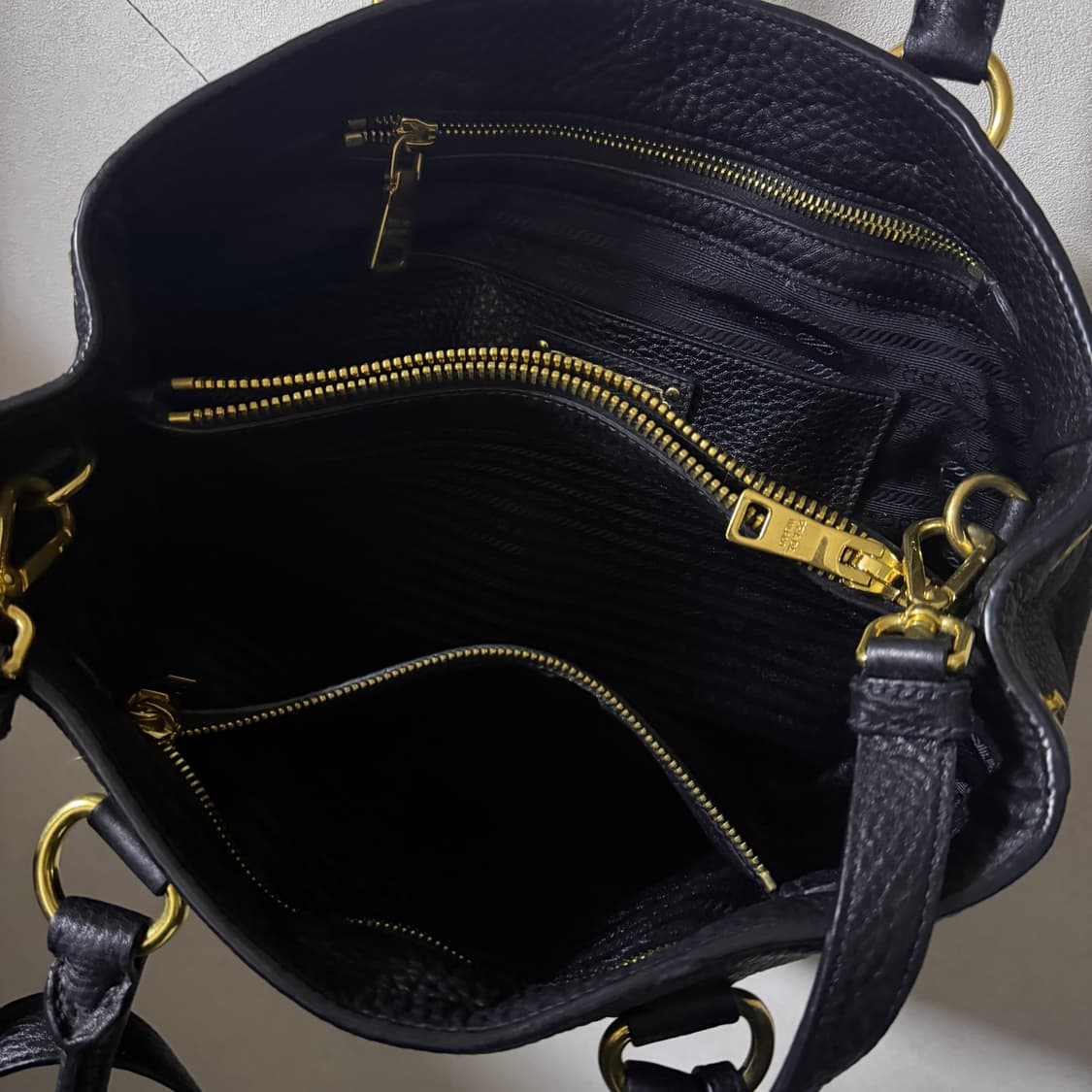 프라다 BN2878 블랙 비텔로 금장 2WAY 토트백 상품이미지6