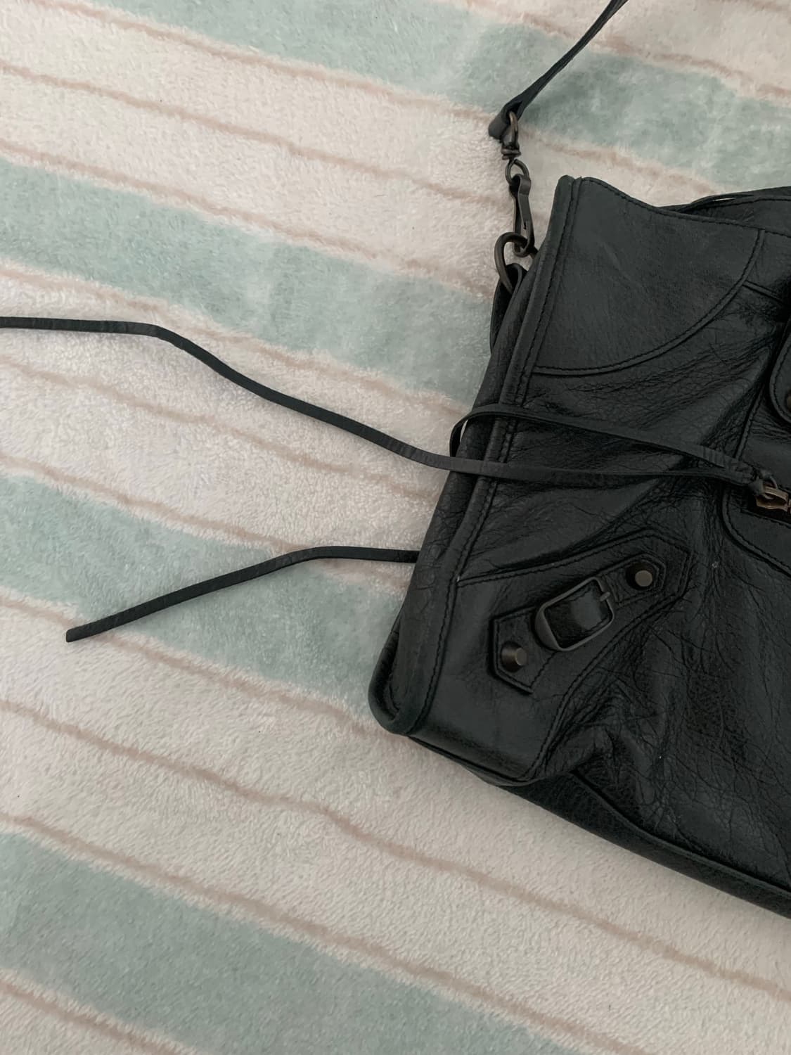 발렌시아가 라지 모터백 시티백 블랙 정품 상품이미지6