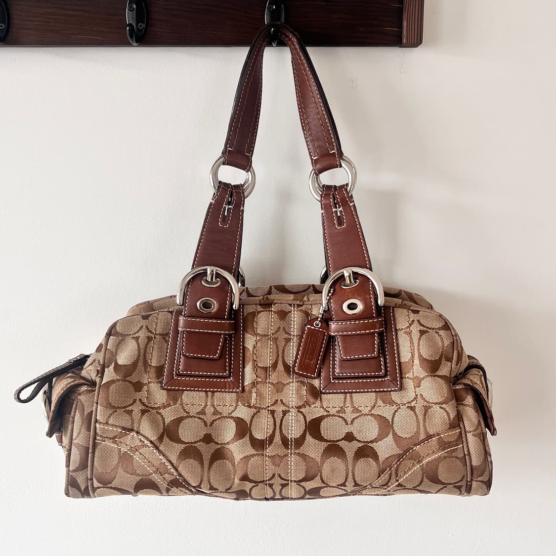 코치 시그니처 패브릭 숄더백 상품이미지1