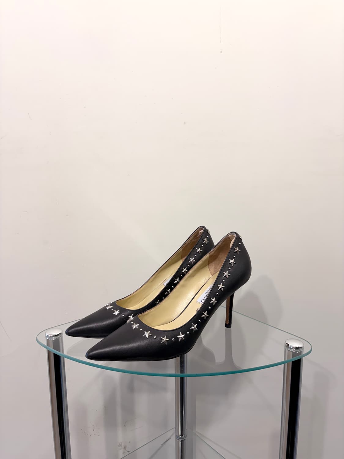 지미추 스타 스터드 레더 힐 펌프스 상품이미지1