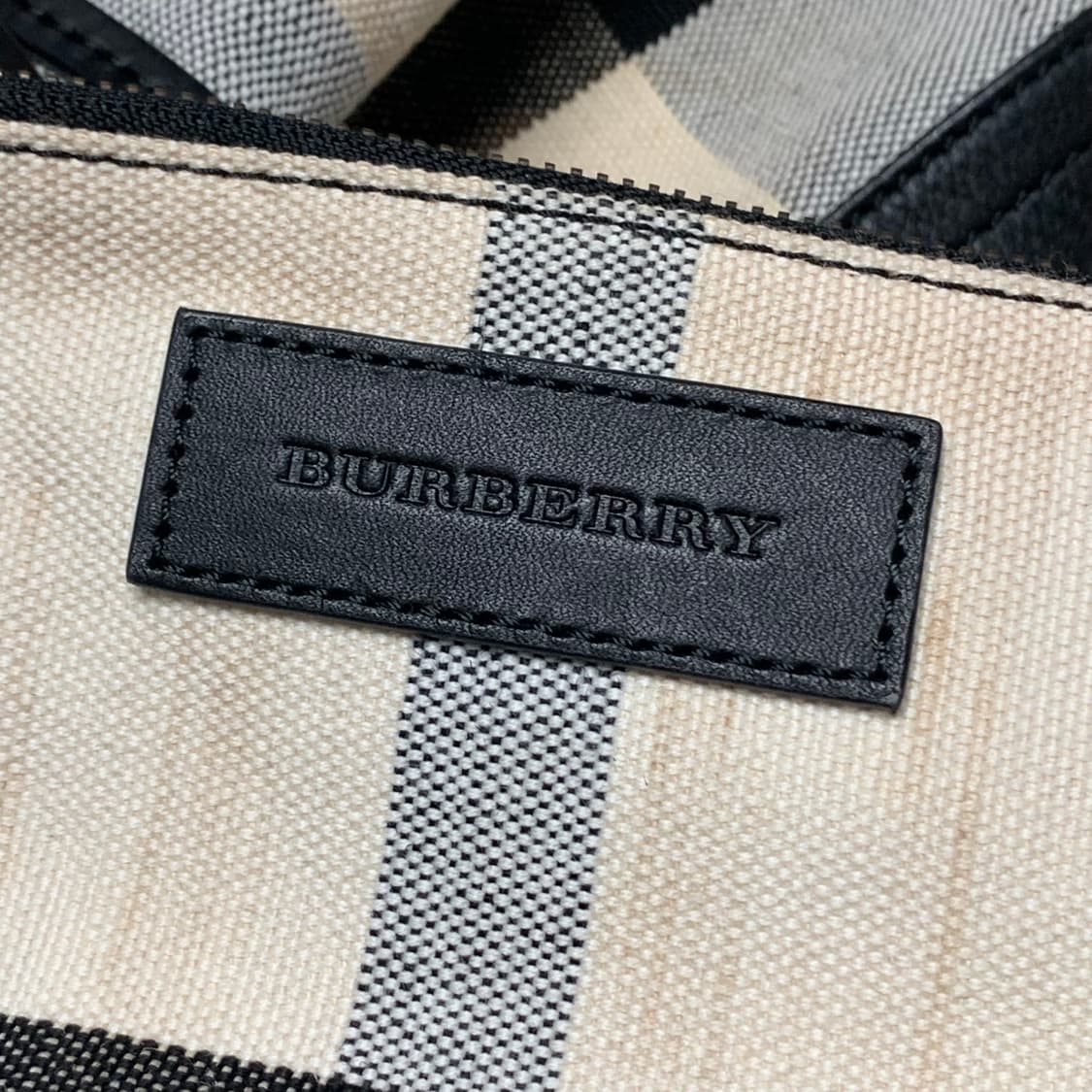버버리 헤스톤 체크 캔버스 버킷백 크로스백 상품이미지6