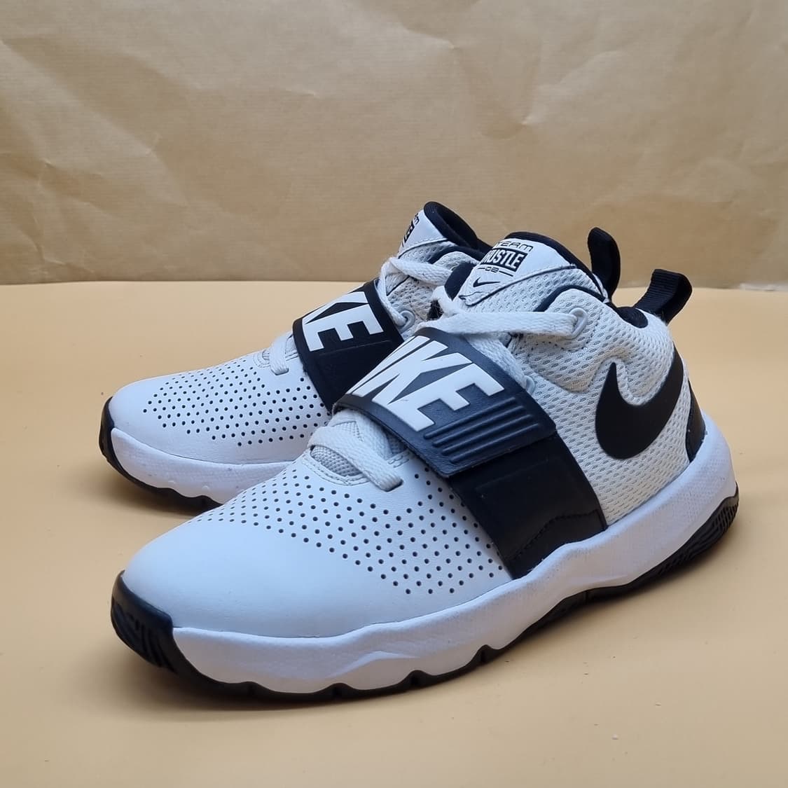 나이키 팀 허슬 D8 여성운동화235  상품이미지1