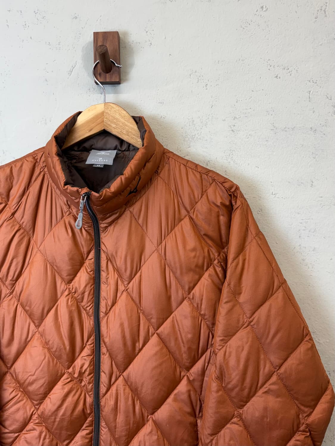 미즈노 자수 로고 다이아몬드 퀼팅 다운 경량패딩 상품이미지2