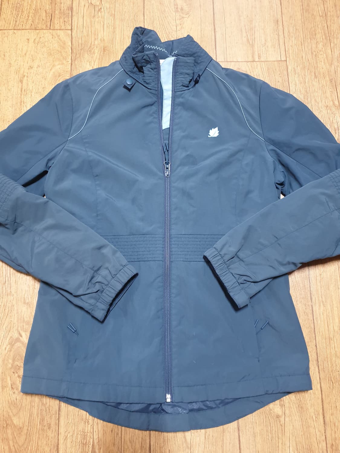 1197 라푸마 아웃도어 바람막이 90 사이즈입니다 상품이미지2