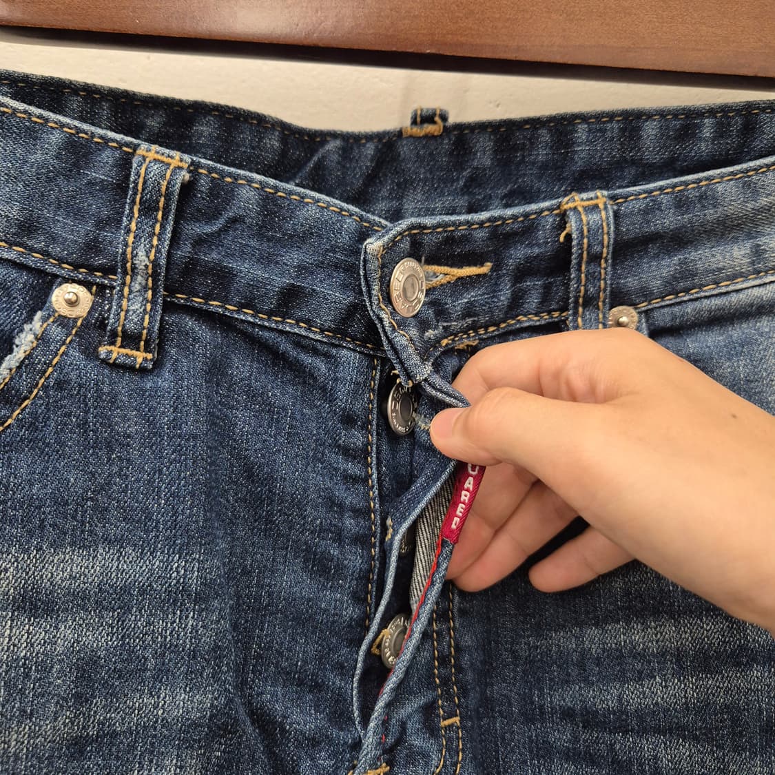 디스퀘어드2 레드탭 디스트로이드 데님 반바지 46 상품이미지2