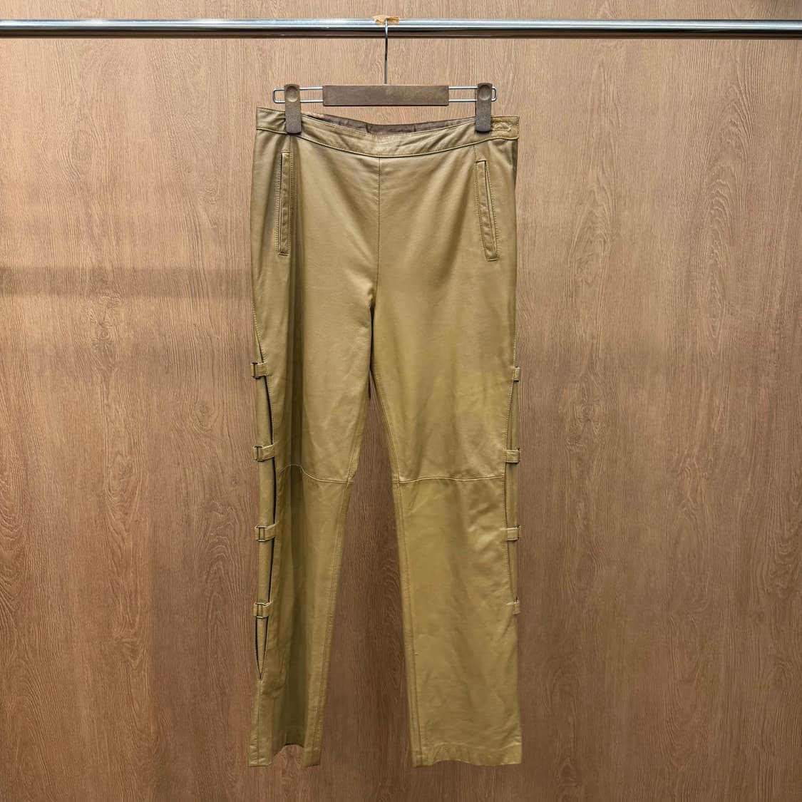 빈티지 레더 팬츠 사이드 스트랩 버클 디테일 스트레이트핏 브라운 상품이미지2