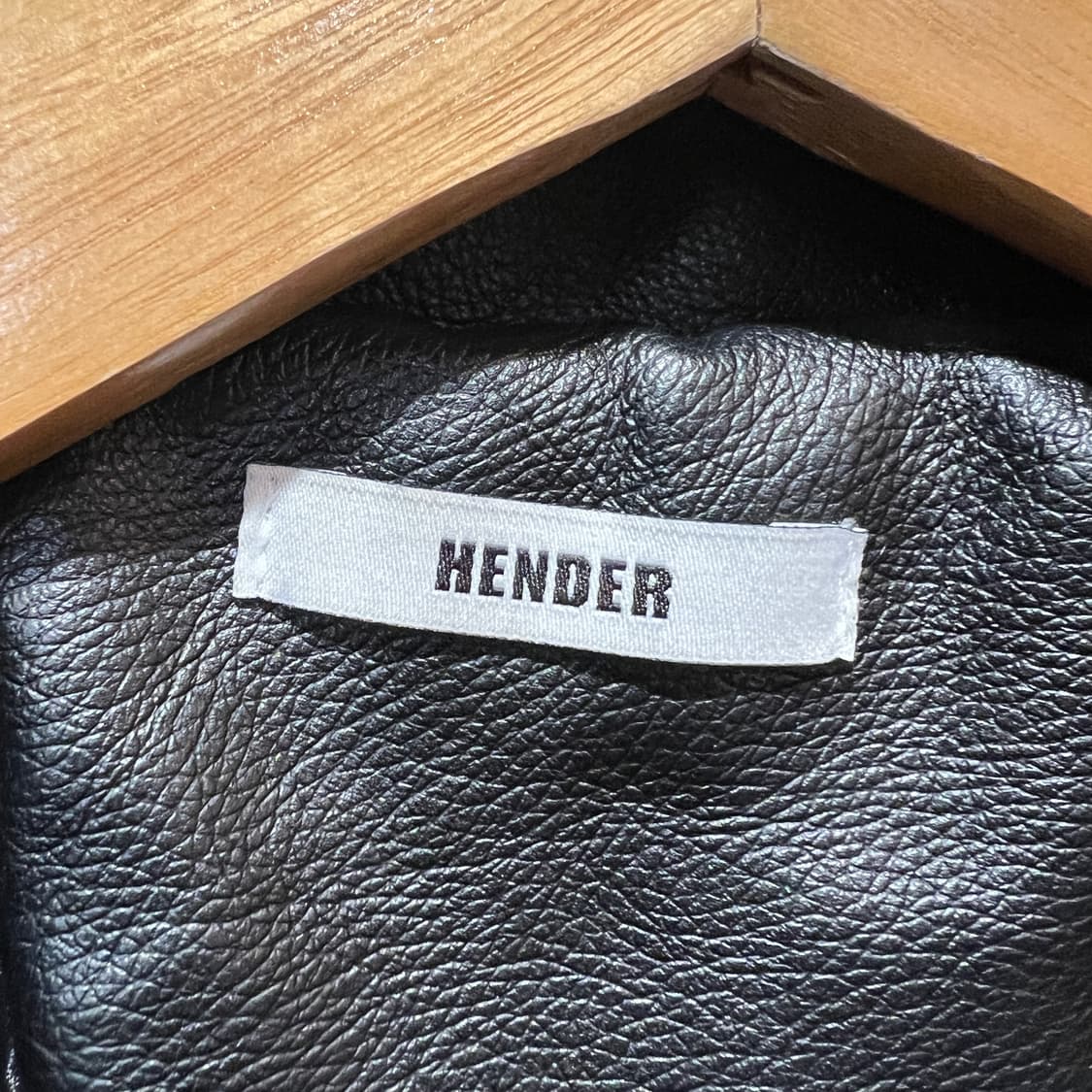 헨더 블랙 레더 블루종 자켓 상품이미지3