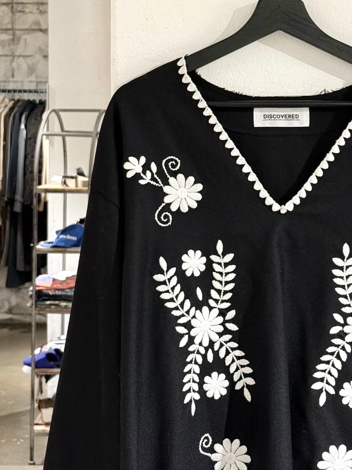 디스커버드 블랙 플라워 스티치 플라노 스키퍼 셔츠 상품이미지2