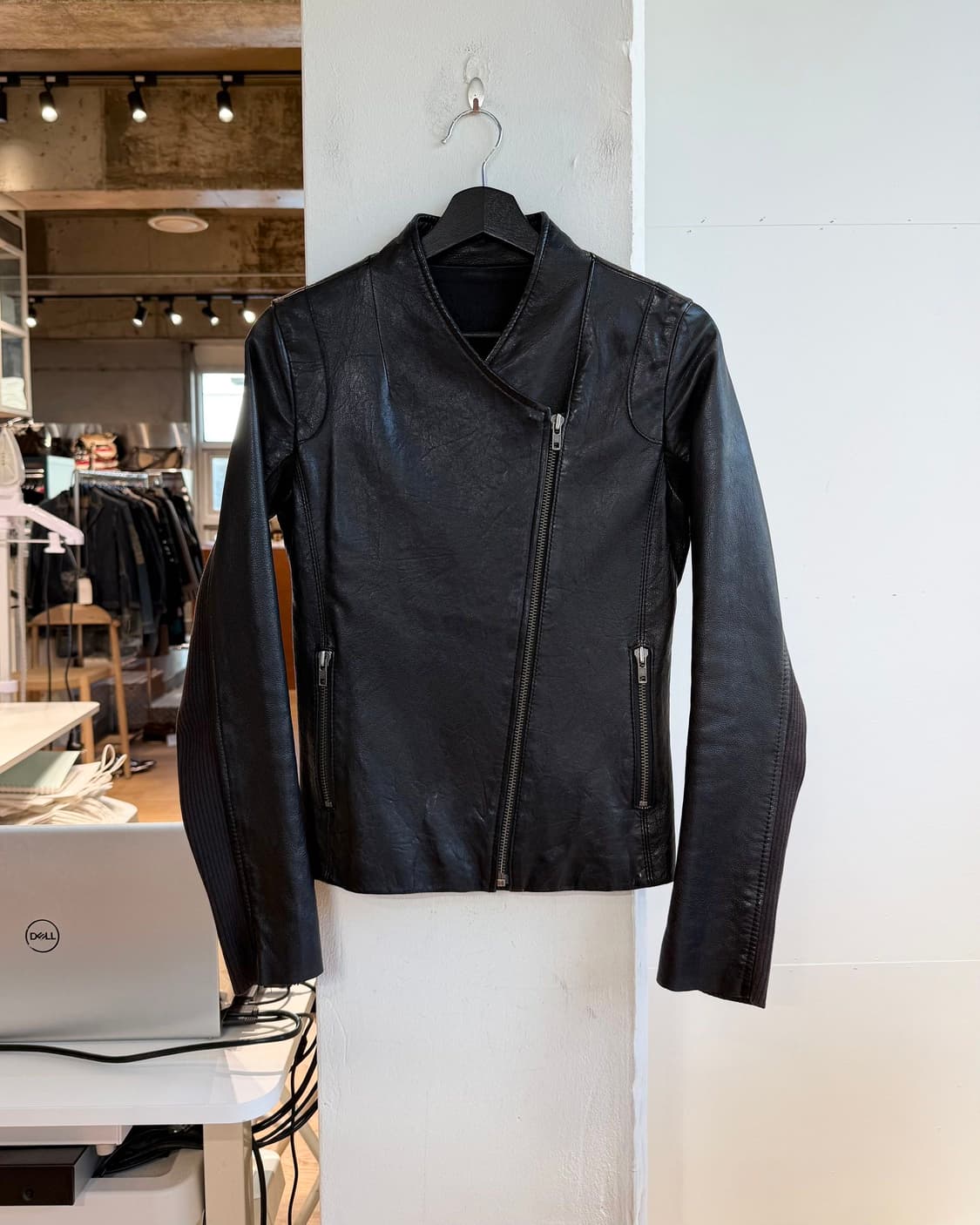 쟈딕 앤 볼테르 블랙 쉽스킨 스터드 버이커 자켓 상품이미지2