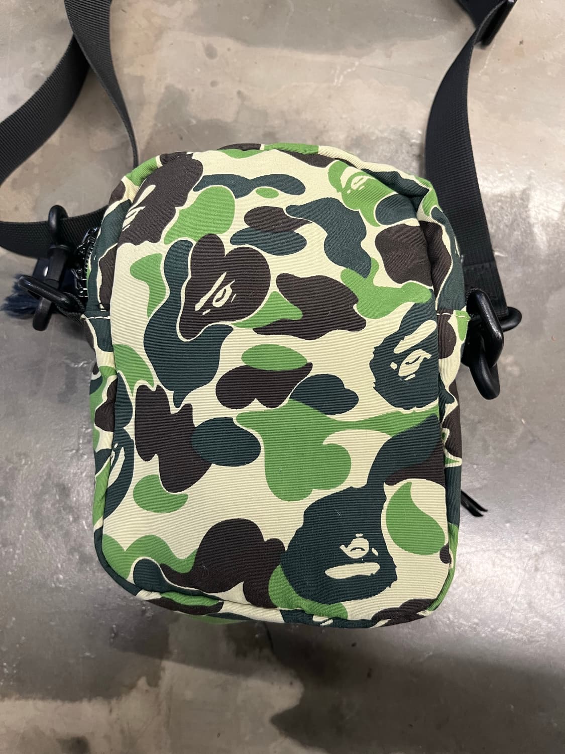 베이프 샤크 미니 크로스백  상품이미지4