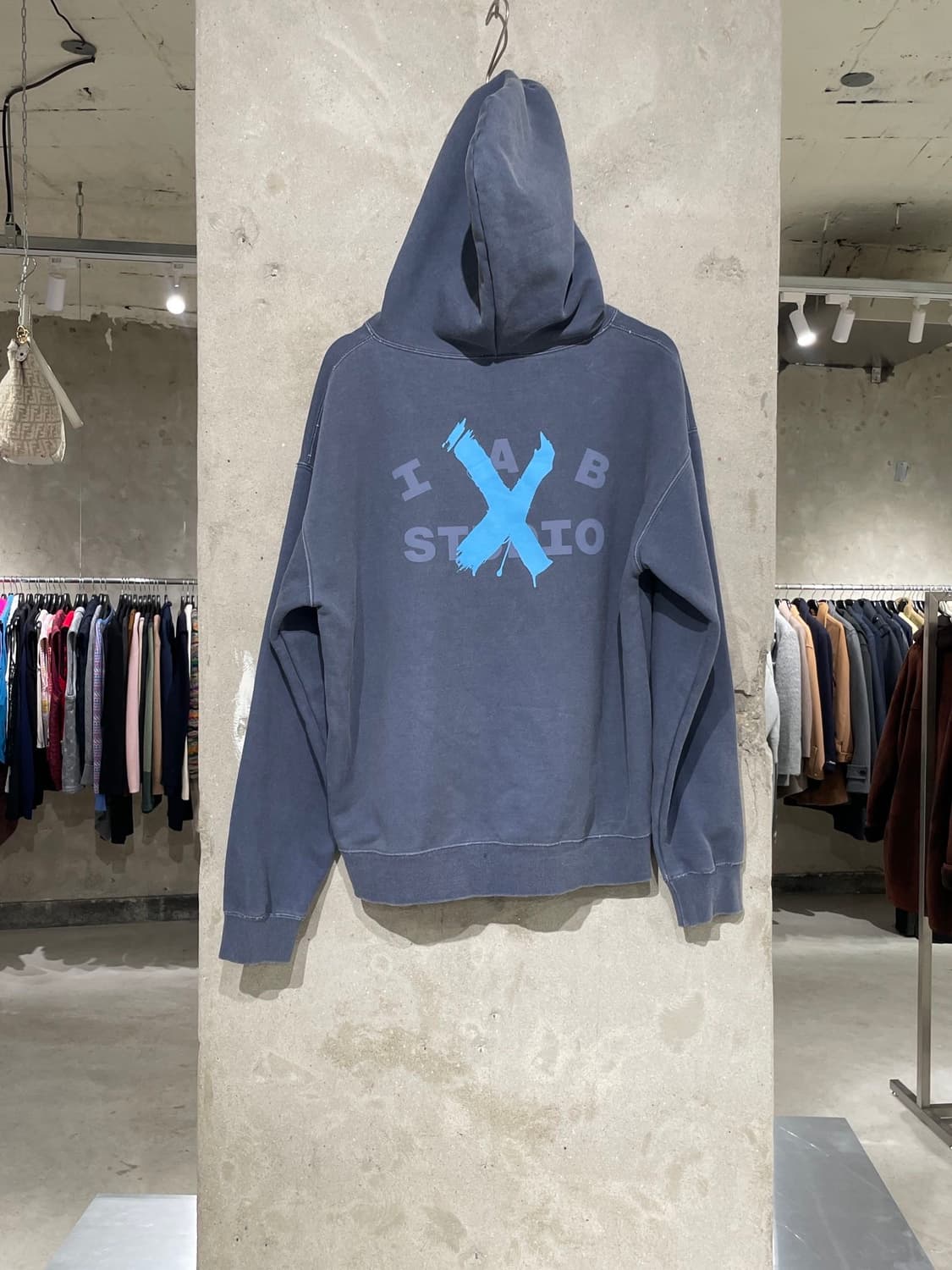 아이앱 스튜디오 x 아케인 네이비 블루 징크스 후디 상품이미지6